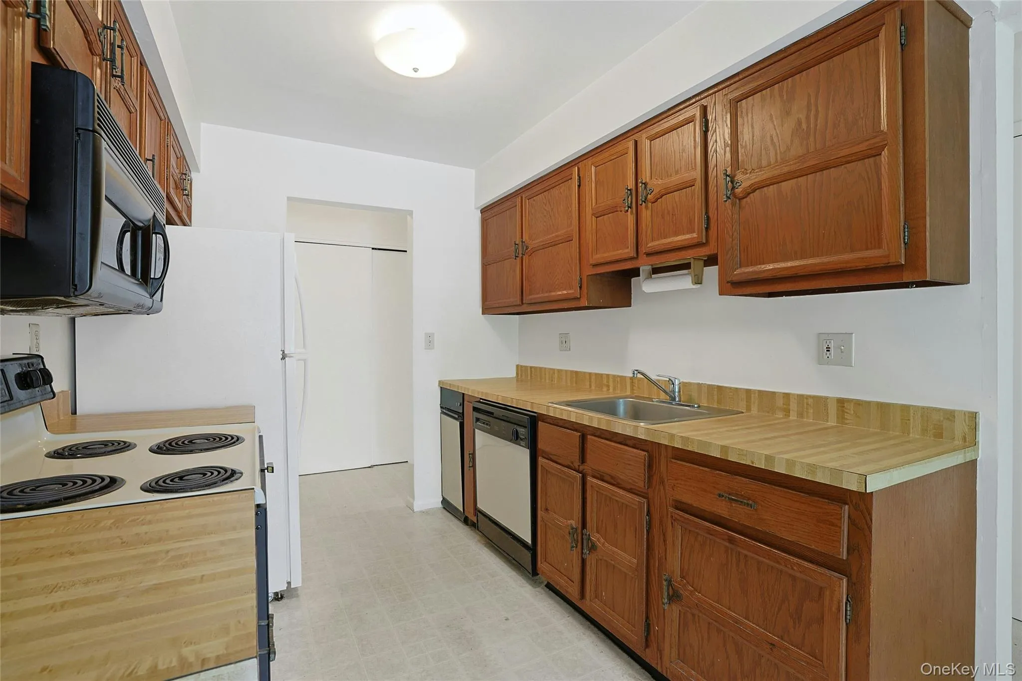 16 Foxwood Drive, Mount Pleasant, NY, 2 Bedrooms Bedrooms, 5 Rooms Rooms,2 BathroomsBathrooms,Residential,For Rent,Foxwood,0,1045921 16 Foxwood Drive, Mount Pleasant, NY, 2 Bedrooms Bedrooms, 5 Rooms Rooms,2 BathroomsBathrooms,Residential,For Rent,Foxwood,0,1045921