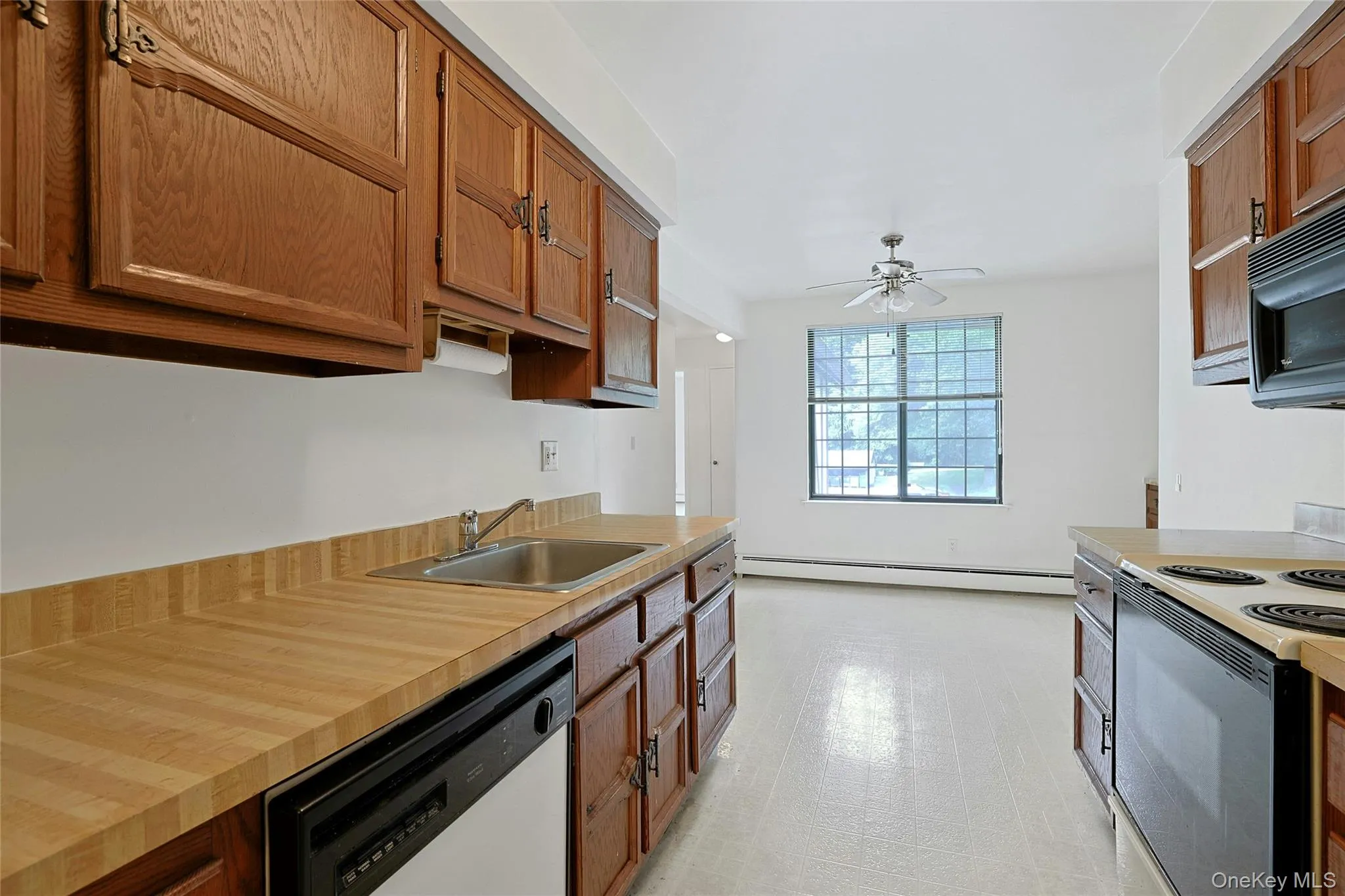 16 Foxwood Drive, Mount Pleasant, NY, 2 Bedrooms Bedrooms, 5 Rooms Rooms,2 BathroomsBathrooms,Residential,For Rent,Foxwood,0,1045921 16 Foxwood Drive, Mount Pleasant, NY, 2 Bedrooms Bedrooms, 5 Rooms Rooms,2 BathroomsBathrooms,Residential,For Rent,Foxwood,0,1045921