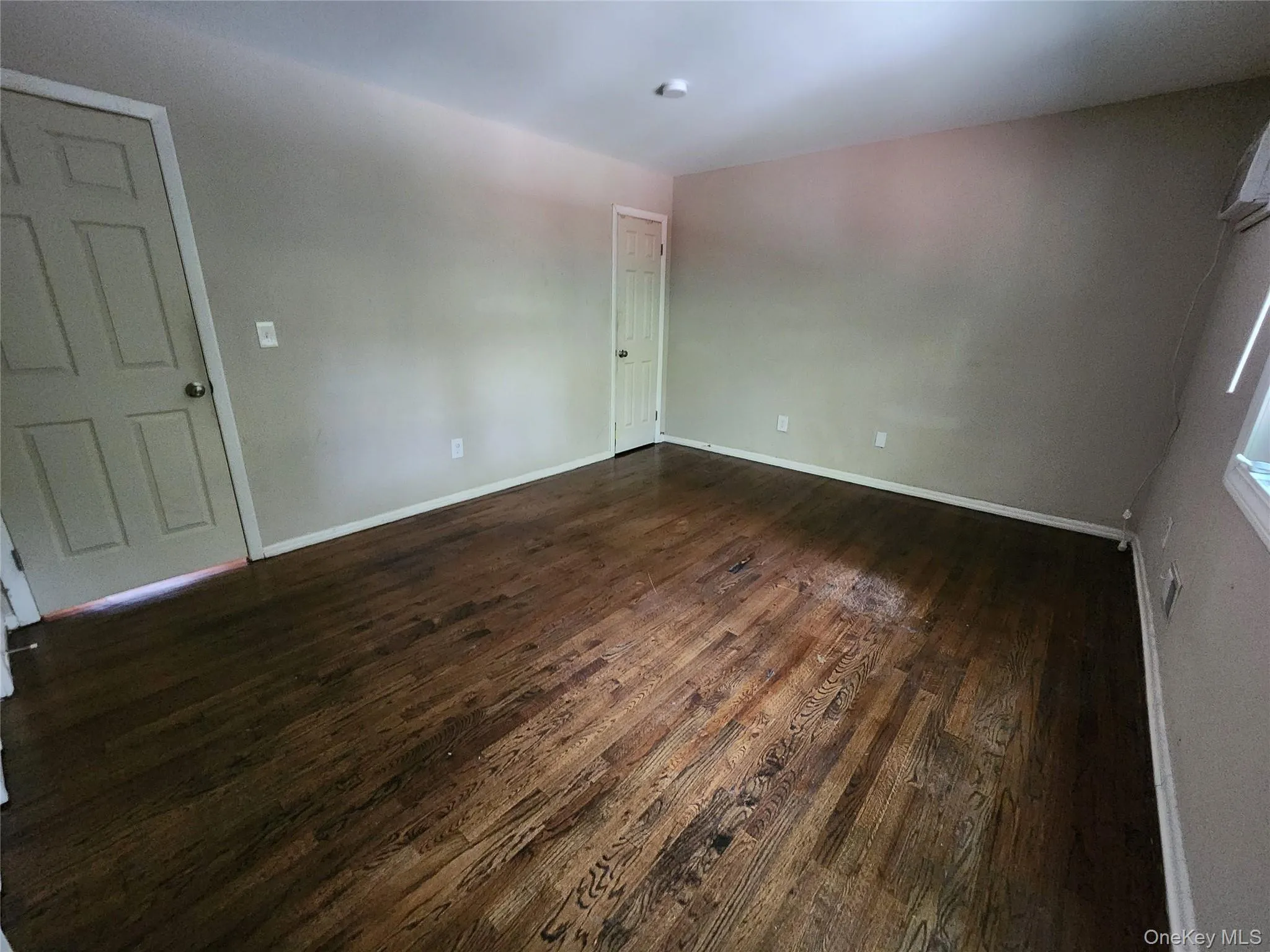 2nd Bedroom without virtual staging 2nd Bedroom without virtual staging