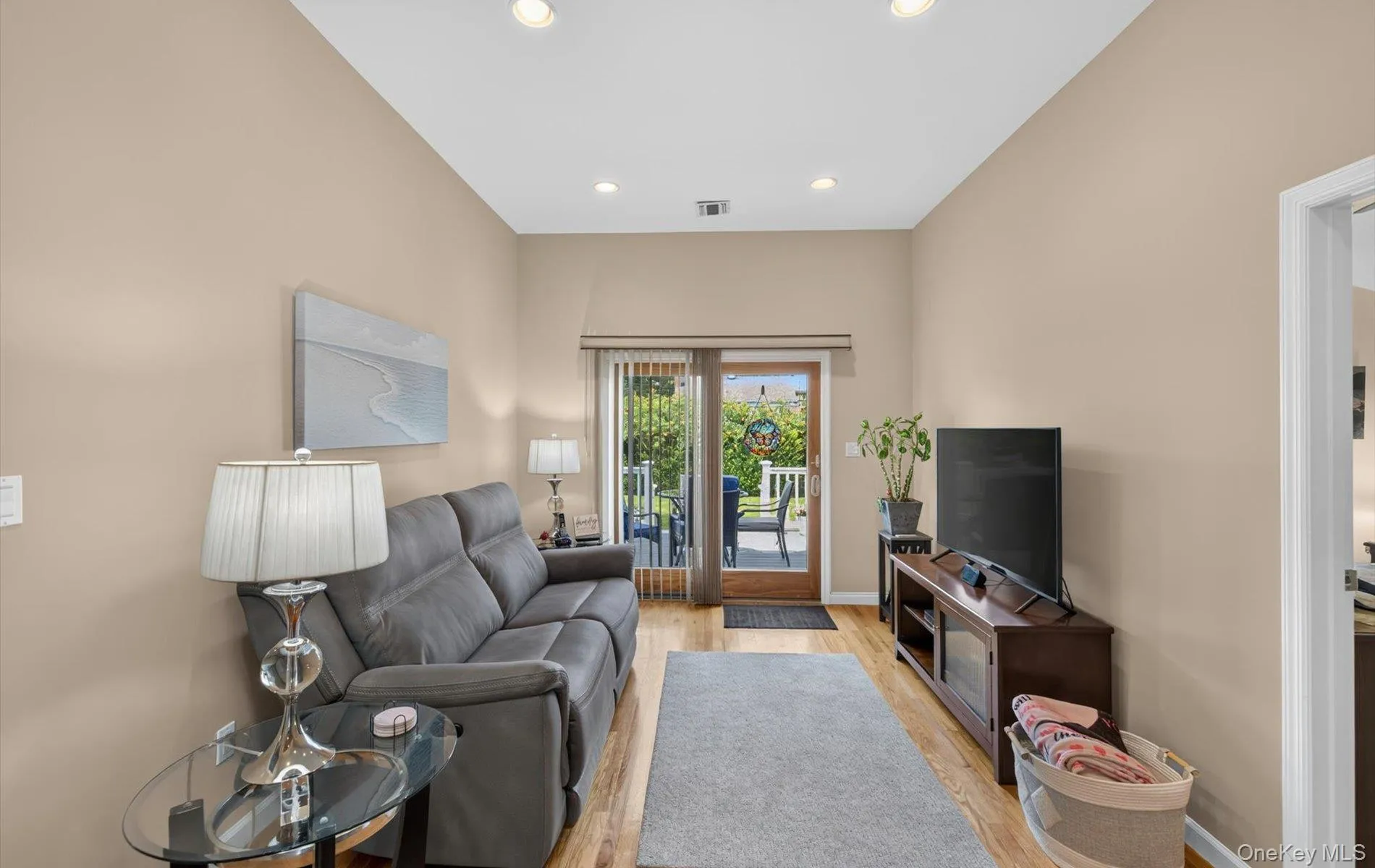 154 Park Lane, Oyster Bay, NY, 3 Bedrooms Bedrooms, 7 Rooms Rooms,2 BathroomsBathrooms,Residential,For Rent,Park,0,1045932 154 Park Lane, Oyster Bay, NY, 3 Bedrooms Bedrooms, 7 Rooms Rooms,2 BathroomsBathrooms,Residential,For Rent,Park,0,1045932