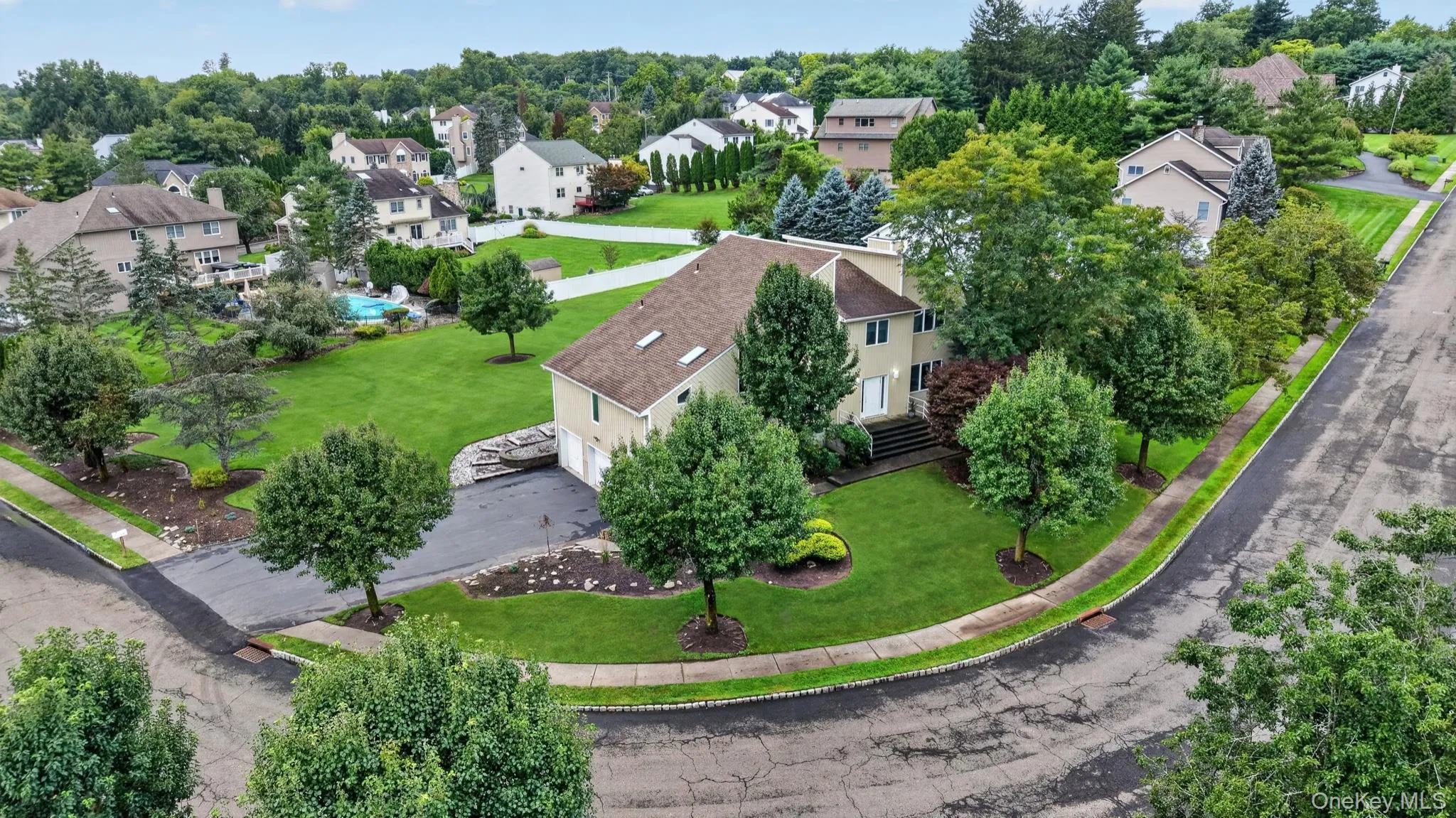 14 Lowell Drive, Clarkstown, NY, 5 Bedrooms Bedrooms, 10 Rooms Rooms,3 BathroomsBathrooms,Residential,For Rent,Lowell,0,1045938 14 Lowell Drive, Clarkstown, NY, 5 Bedrooms Bedrooms, 10 Rooms Rooms,3 BathroomsBathrooms,Residential,For Rent,Lowell,0,1045938