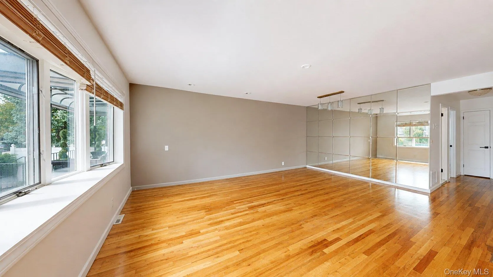 7125 Veterans Avenue, New York, NY, 3 Bedrooms Bedrooms, 7 Rooms Rooms,1 BathroomBathrooms,Residential Lease,For Rent,Veterans,0,1045954 7125 Veterans Avenue, New York, NY, 3 Bedrooms Bedrooms, 7 Rooms Rooms,1 BathroomBathrooms,Residential Lease,For Rent,Veterans,0,1045954
