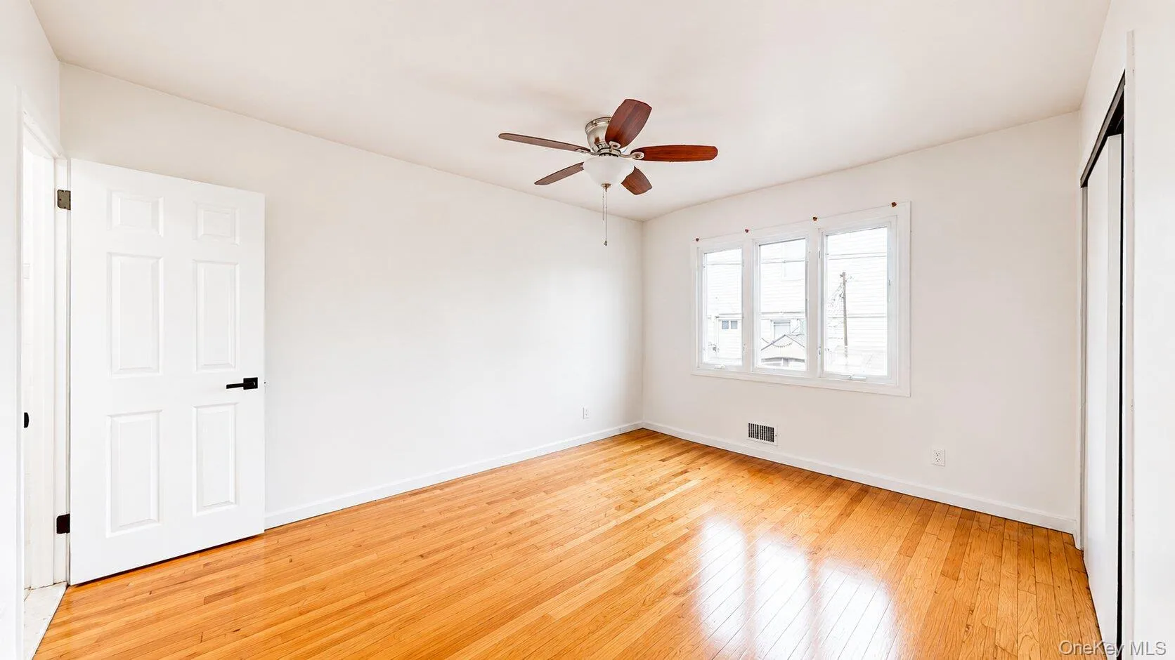 7125 Veterans Avenue, New York, NY, 3 Bedrooms Bedrooms, 7 Rooms Rooms,1 BathroomBathrooms,Residential Lease,For Rent,Veterans,0,1045954 7125 Veterans Avenue, New York, NY, 3 Bedrooms Bedrooms, 7 Rooms Rooms,1 BathroomBathrooms,Residential Lease,For Rent,Veterans,0,1045954