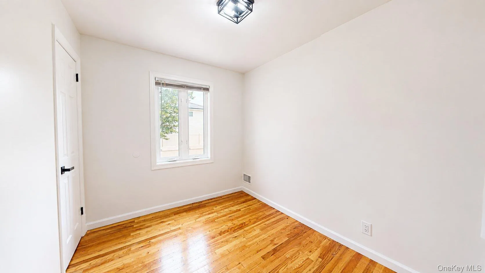 7125 Veterans Avenue, New York, NY, 3 Bedrooms Bedrooms, 7 Rooms Rooms,1 BathroomBathrooms,Residential Lease,For Rent,Veterans,0,1045954 7125 Veterans Avenue, New York, NY, 3 Bedrooms Bedrooms, 7 Rooms Rooms,1 BathroomBathrooms,Residential Lease,For Rent,Veterans,0,1045954