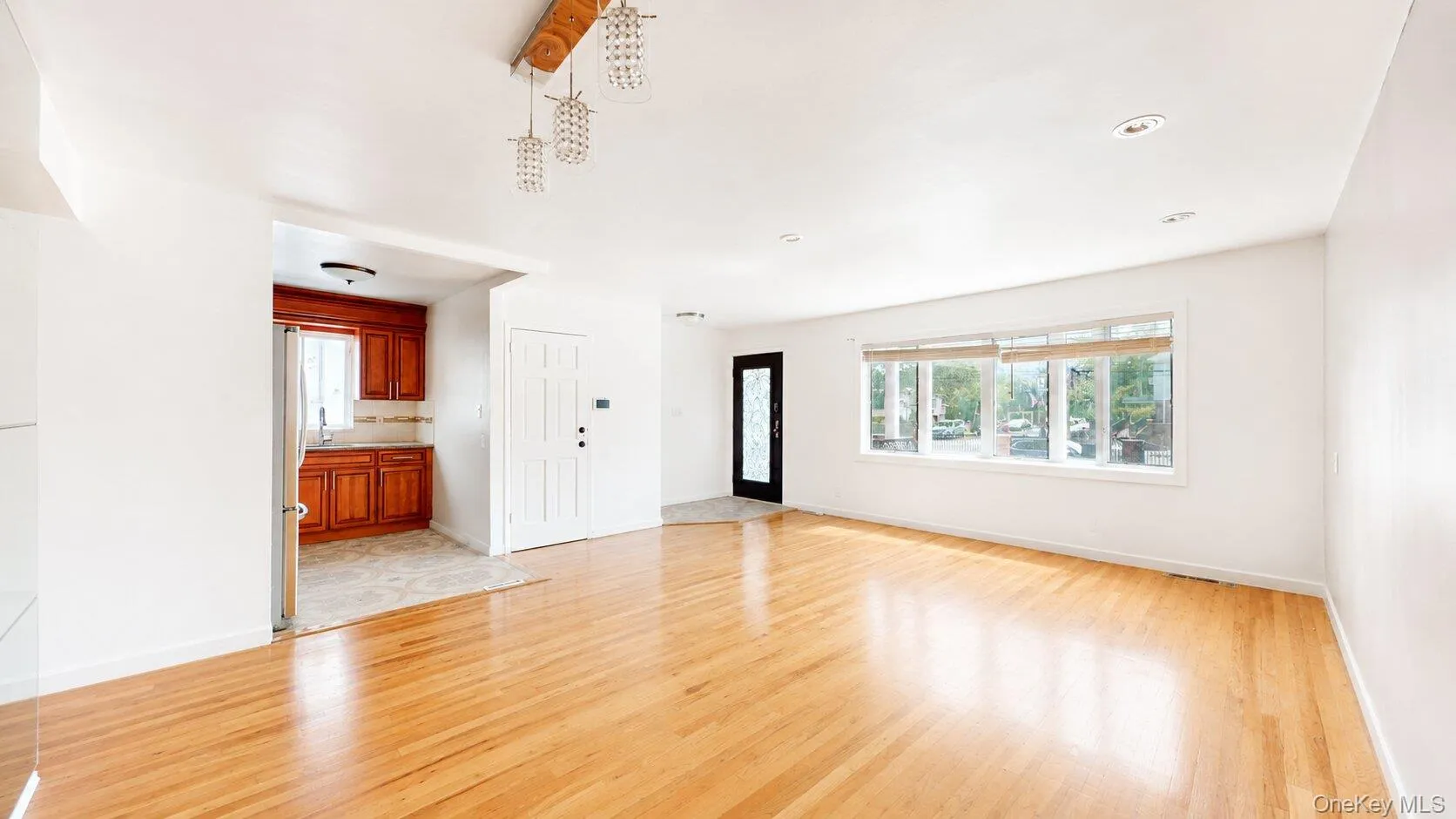 7125 Veterans Avenue, New York, NY, 3 Bedrooms Bedrooms, 7 Rooms Rooms,1 BathroomBathrooms,Residential Lease,For Rent,Veterans,0,1045954 7125 Veterans Avenue, New York, NY, 3 Bedrooms Bedrooms, 7 Rooms Rooms,1 BathroomBathrooms,Residential Lease,For Rent,Veterans,0,1045954