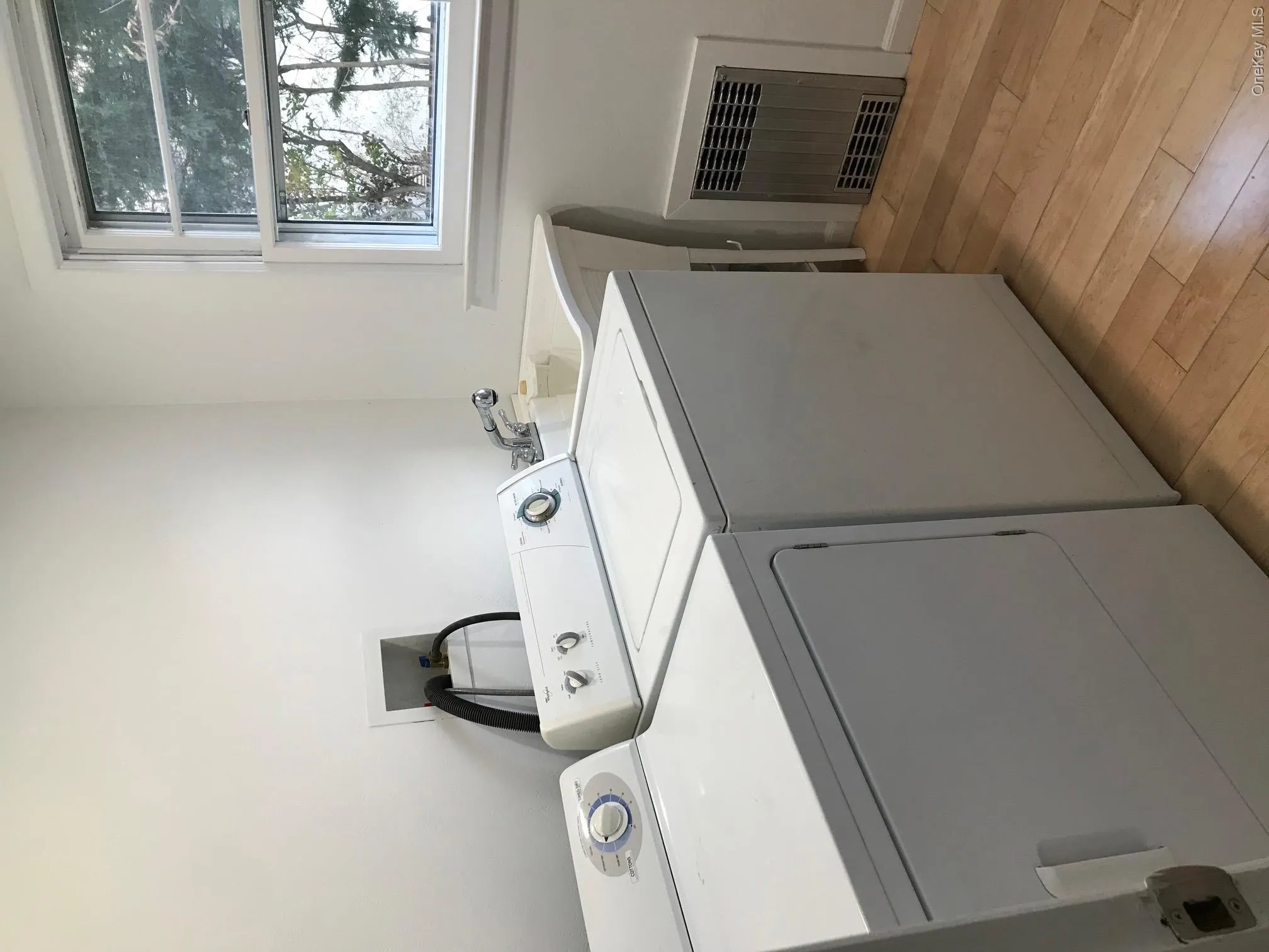 Laundry room with large sink Laundry room with large sink