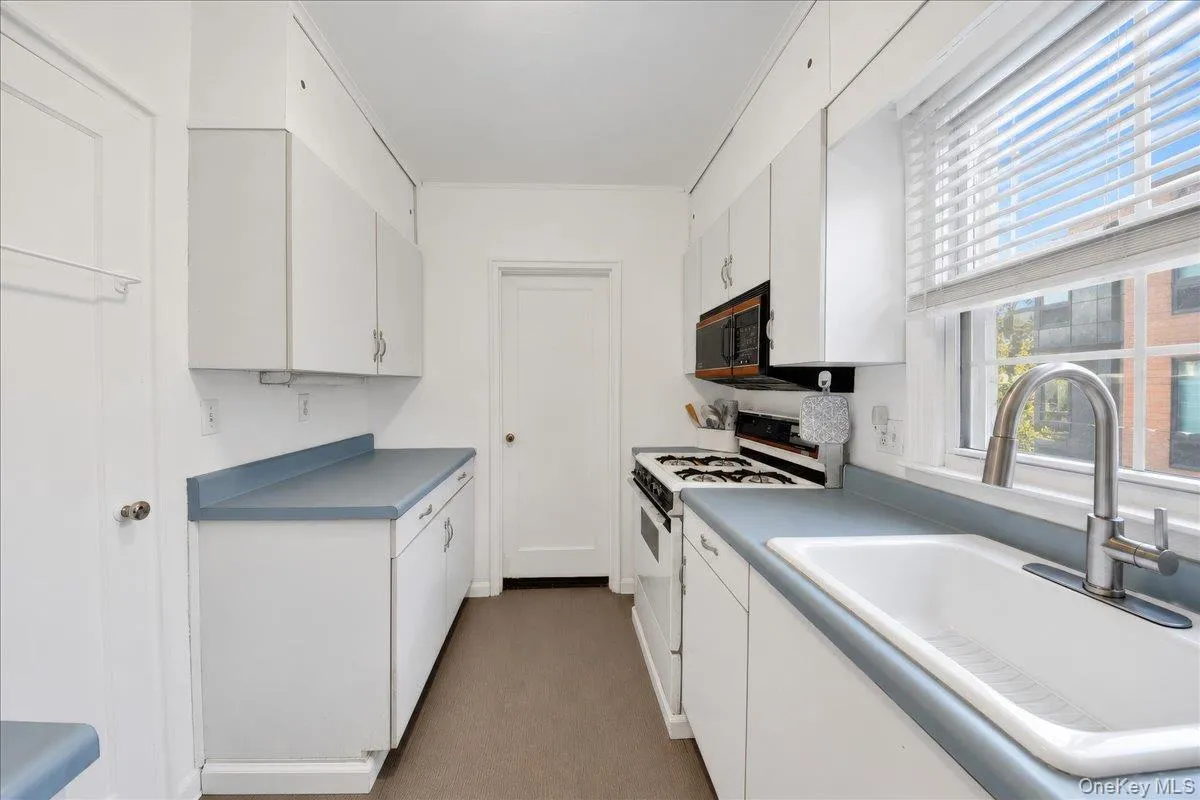 111 Broadway, White Plains, NY, 2 Bedrooms Bedrooms, 5 Rooms Rooms,1 BathroomBathrooms,Residential,For Rent,Broadway,0,1045961 111 Broadway, White Plains, NY, 2 Bedrooms Bedrooms, 5 Rooms Rooms,1 BathroomBathrooms,Residential,For Rent,Broadway,0,1045961