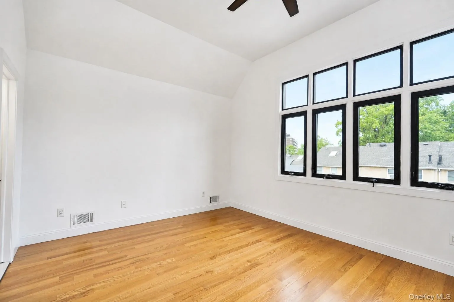 16 Fox Hunt Court, New York, NY, 2 Bedrooms Bedrooms, 5 Rooms Rooms,1 BathroomBathrooms,Residential,For Rent,Fox Hunt,0,1045966 16 Fox Hunt Court, New York, NY, 2 Bedrooms Bedrooms, 5 Rooms Rooms,1 BathroomBathrooms,Residential,For Rent,Fox Hunt,0,1045966