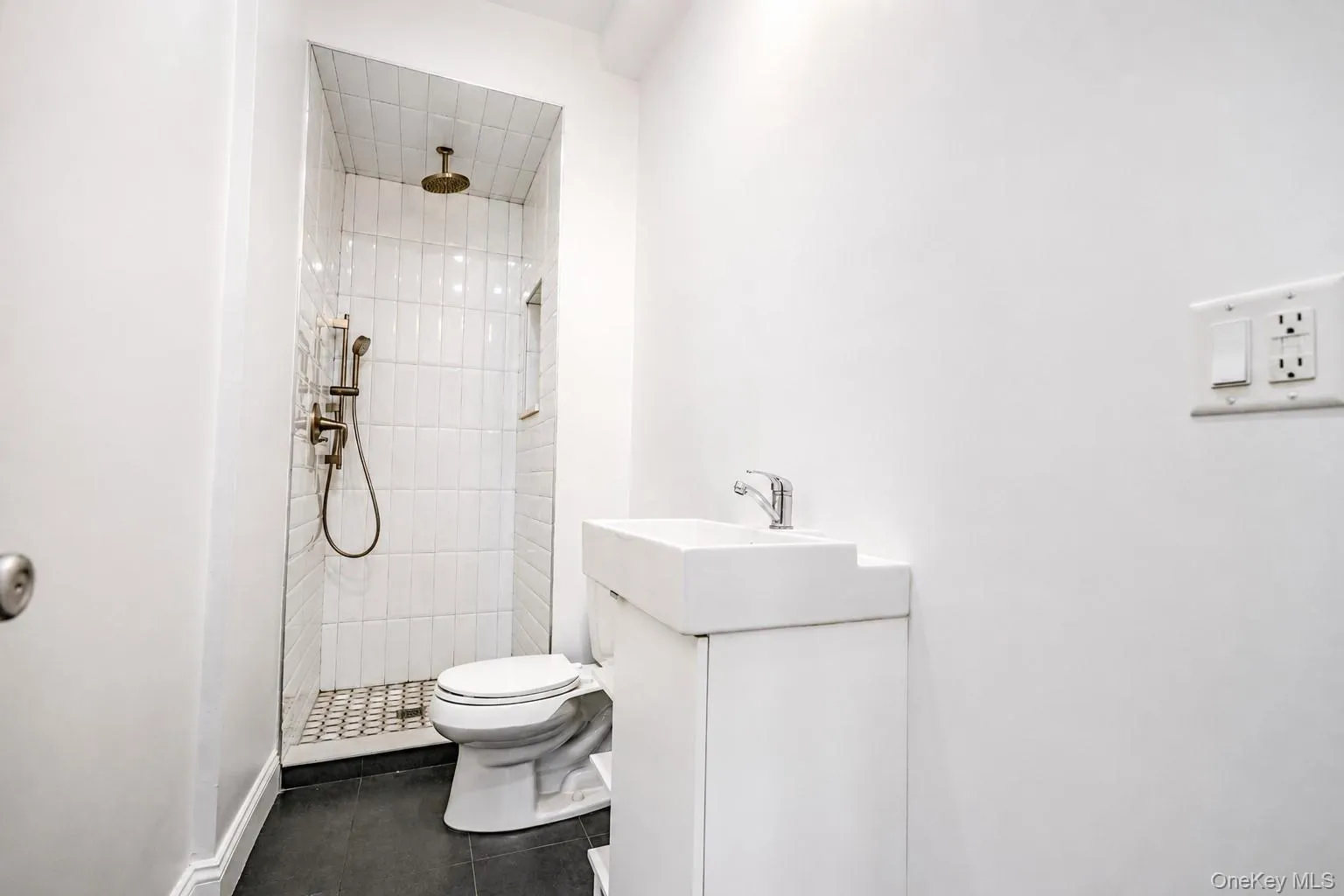 16 Fox Hunt Court, New York, NY, 2 Bedrooms Bedrooms, 5 Rooms Rooms,1 BathroomBathrooms,Residential,For Rent,Fox Hunt,0,1045966 16 Fox Hunt Court, New York, NY, 2 Bedrooms Bedrooms, 5 Rooms Rooms,1 BathroomBathrooms,Residential,For Rent,Fox Hunt,0,1045966