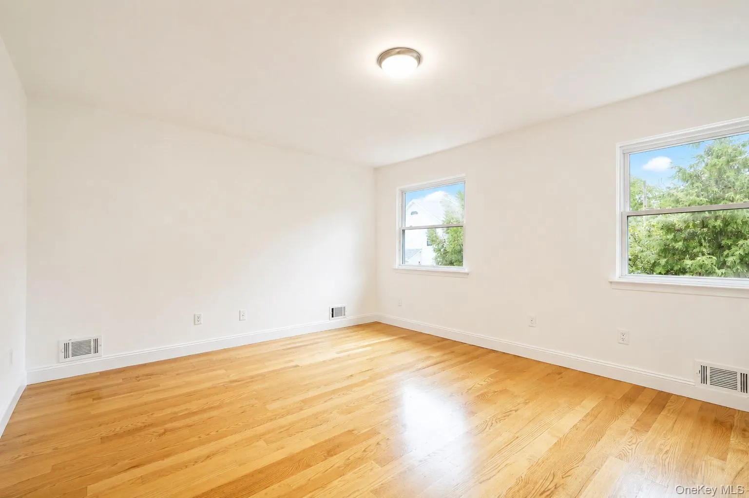 16 Fox Hunt Court, New York, NY, 2 Bedrooms Bedrooms, 5 Rooms Rooms,1 BathroomBathrooms,Residential,For Rent,Fox Hunt,0,1045966 16 Fox Hunt Court, New York, NY, 2 Bedrooms Bedrooms, 5 Rooms Rooms,1 BathroomBathrooms,Residential,For Rent,Fox Hunt,0,1045966