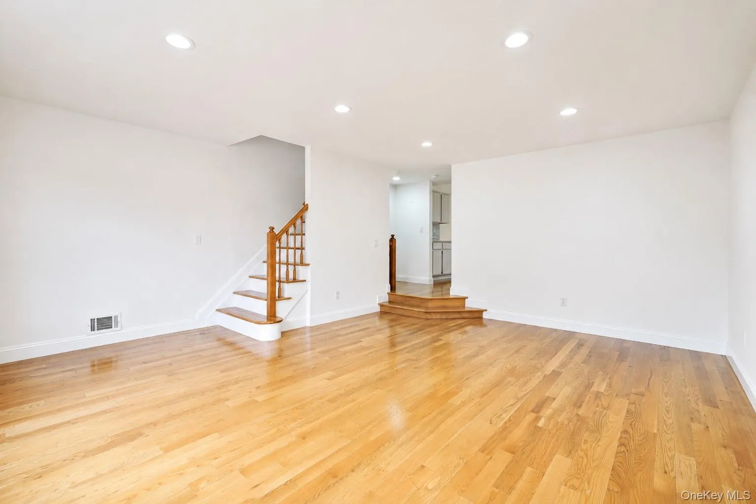 16 Fox Hunt Court, New York, NY, 2 Bedrooms Bedrooms, 5 Rooms Rooms,1 BathroomBathrooms,Residential,For Rent,Fox Hunt,0,1045966 16 Fox Hunt Court, New York, NY, 2 Bedrooms Bedrooms, 5 Rooms Rooms,1 BathroomBathrooms,Residential,For Rent,Fox Hunt,0,1045966