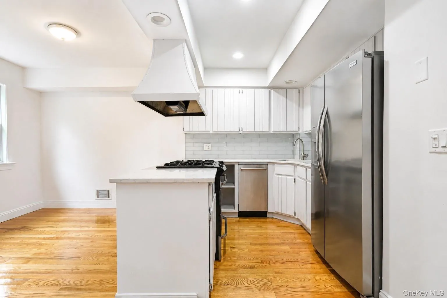 16 Fox Hunt Court, New York, NY, 2 Bedrooms Bedrooms, 5 Rooms Rooms,1 BathroomBathrooms,Residential,For Rent,Fox Hunt,0,1045966 16 Fox Hunt Court, New York, NY, 2 Bedrooms Bedrooms, 5 Rooms Rooms,1 BathroomBathrooms,Residential,For Rent,Fox Hunt,0,1045966