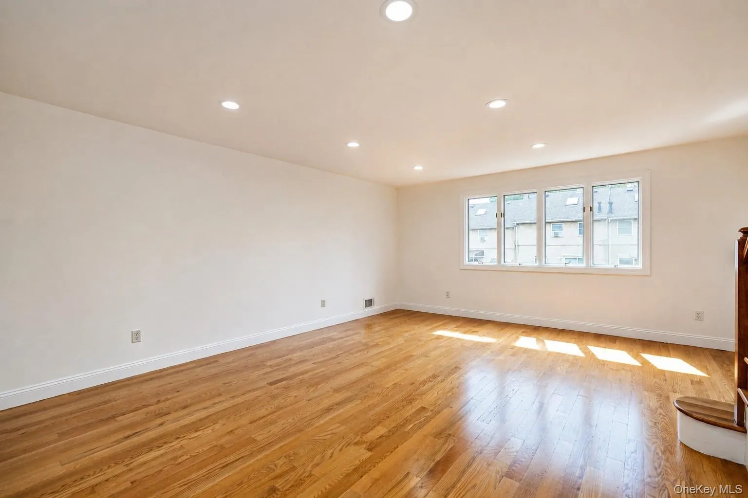 16 Fox Hunt Court, New York, NY, 2 Bedrooms Bedrooms, 5 Rooms Rooms,1 BathroomBathrooms,Residential,For Rent,Fox Hunt,0,1045966 16 Fox Hunt Court, New York, NY, 2 Bedrooms Bedrooms, 5 Rooms Rooms,1 BathroomBathrooms,Residential,For Rent,Fox Hunt,0,1045966