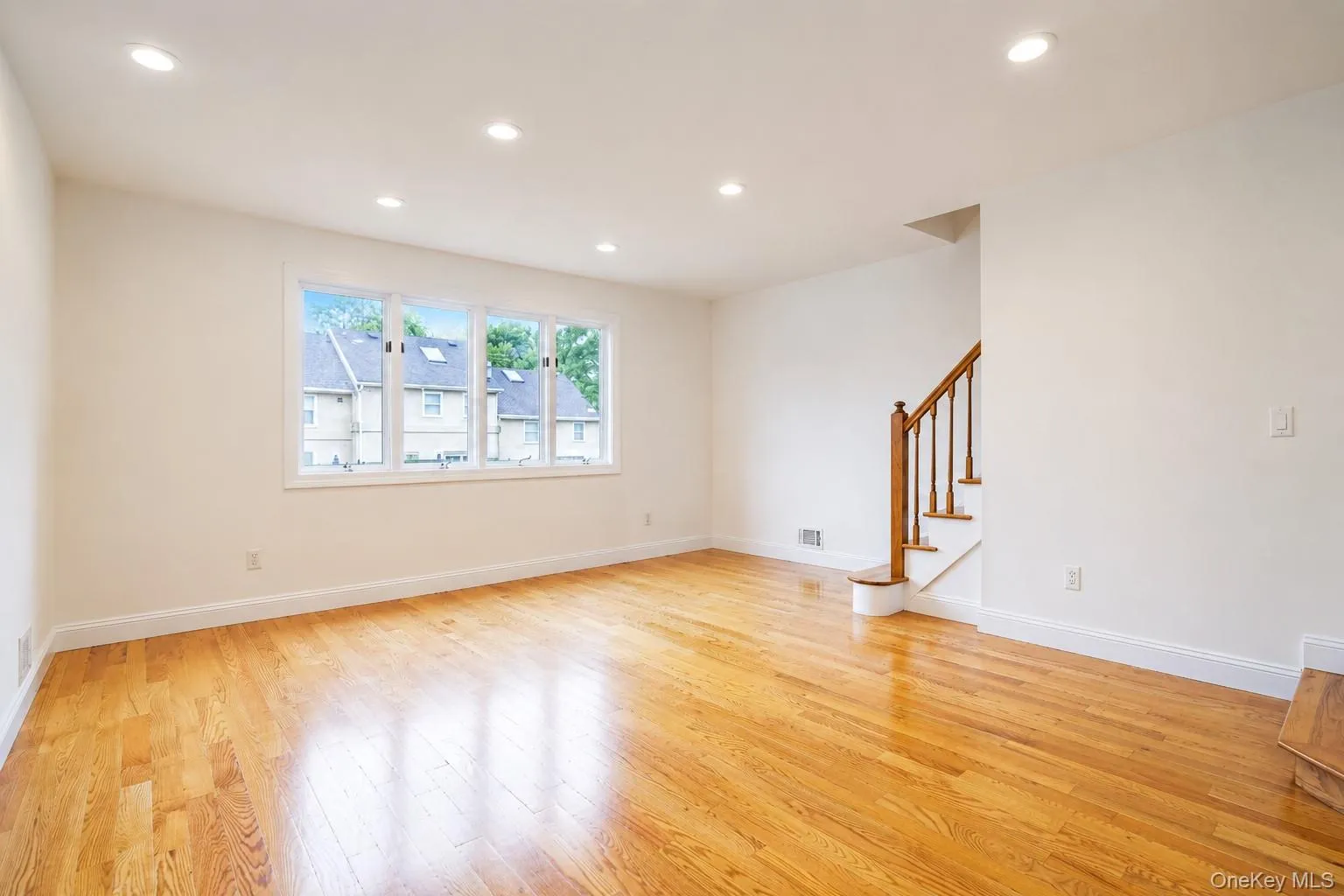 16 Fox Hunt Court, New York, NY, 2 Bedrooms Bedrooms, 5 Rooms Rooms,1 BathroomBathrooms,Residential,For Rent,Fox Hunt,0,1045966 16 Fox Hunt Court, New York, NY, 2 Bedrooms Bedrooms, 5 Rooms Rooms,1 BathroomBathrooms,Residential,For Rent,Fox Hunt,0,1045966