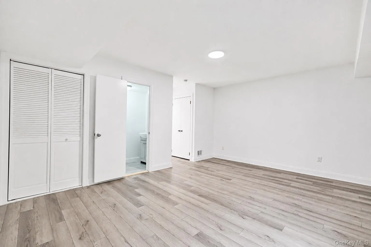 16 Fox Hunt Court, New York, NY, 2 Bedrooms Bedrooms, 5 Rooms Rooms,1 BathroomBathrooms,Residential,For Rent,Fox Hunt,0,1045966 16 Fox Hunt Court, New York, NY, 2 Bedrooms Bedrooms, 5 Rooms Rooms,1 BathroomBathrooms,Residential,For Rent,Fox Hunt,0,1045966