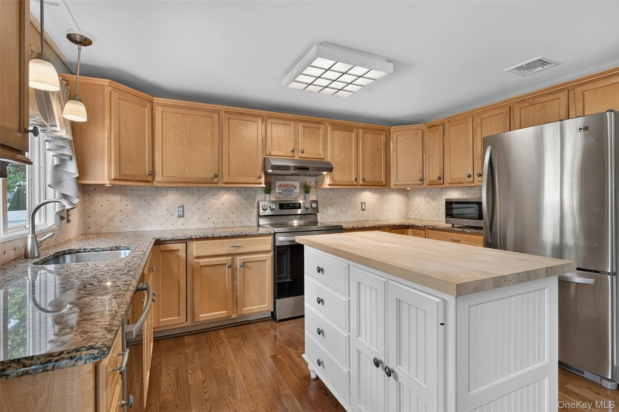 3 Elm Road, Brookhaven, NY, 3 Bedrooms Bedrooms, 6 Rooms Rooms,2 BathroomsBathrooms,Residential,For Rent,Elm,0,1045975 3 Elm Road, Brookhaven, NY, 3 Bedrooms Bedrooms, 6 Rooms Rooms,2 BathroomsBathrooms,Residential,For Rent,Elm,0,1045975
