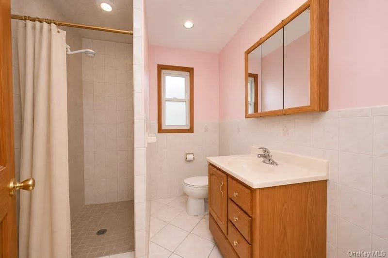 40-04 205th Street, New York, NY, 4 Bedrooms Bedrooms, 9 Rooms Rooms,2 BathroomsBathrooms,Residential,For Rent,205th,0,1045976 40-04 205th Street, New York, NY, 4 Bedrooms Bedrooms, 9 Rooms Rooms,2 BathroomsBathrooms,Residential,For Rent,205th,0,1045976