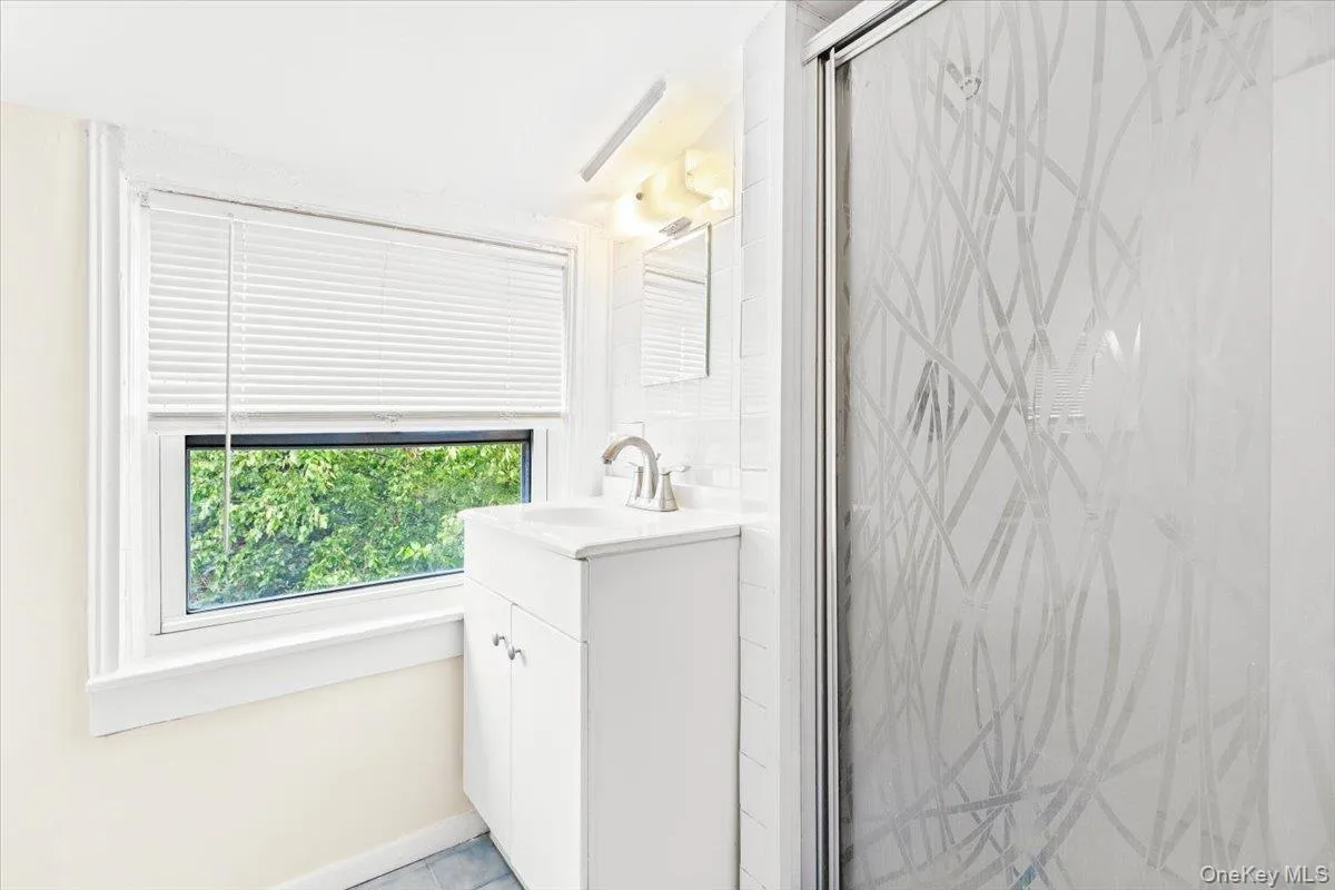 Top floor, full bathroom Top floor, full bathroom