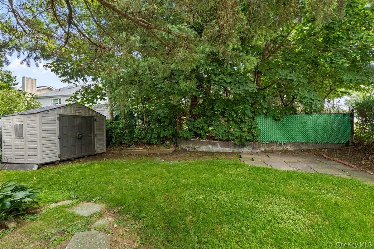 Tenants have private access to the side yard and storage shed. Tenants have private access to the side yard and storage shed.
