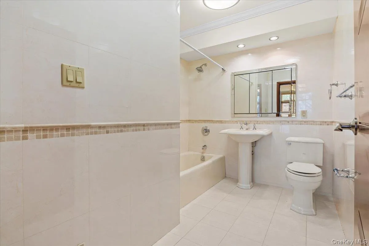 3511 Cambridge, New York, NY, 2 Bedrooms Bedrooms, 5 Rooms Rooms,2 BathroomsBathrooms,Residential Lease,For Rent,Cambridge,0,1045981 3511 Cambridge, New York, NY, 2 Bedrooms Bedrooms, 5 Rooms Rooms,2 BathroomsBathrooms,Residential Lease,For Rent,Cambridge,0,1045981