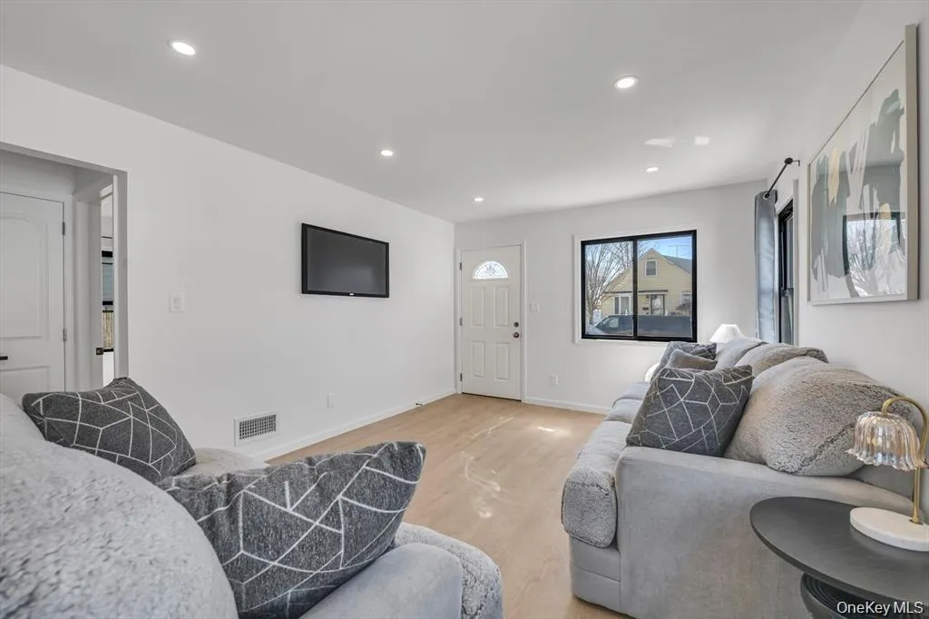 1568 Madison Street, Hempstead, NY, 3 Bedrooms Bedrooms, 6 Rooms Rooms,2 BathroomsBathrooms,Residential Lease,For Rent,Madison,0,1045985 1568 Madison Street, Hempstead, NY, 3 Bedrooms Bedrooms, 6 Rooms Rooms,2 BathroomsBathrooms,Residential Lease,For Rent,Madison,0,1045985