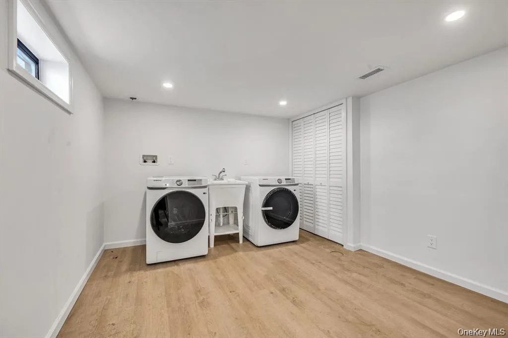 1568 Madison Street, Hempstead, NY, 3 Bedrooms Bedrooms, 6 Rooms Rooms,2 BathroomsBathrooms,Residential Lease,For Rent,Madison,0,1045985 1568 Madison Street, Hempstead, NY, 3 Bedrooms Bedrooms, 6 Rooms Rooms,2 BathroomsBathrooms,Residential Lease,For Rent,Madison,0,1045985