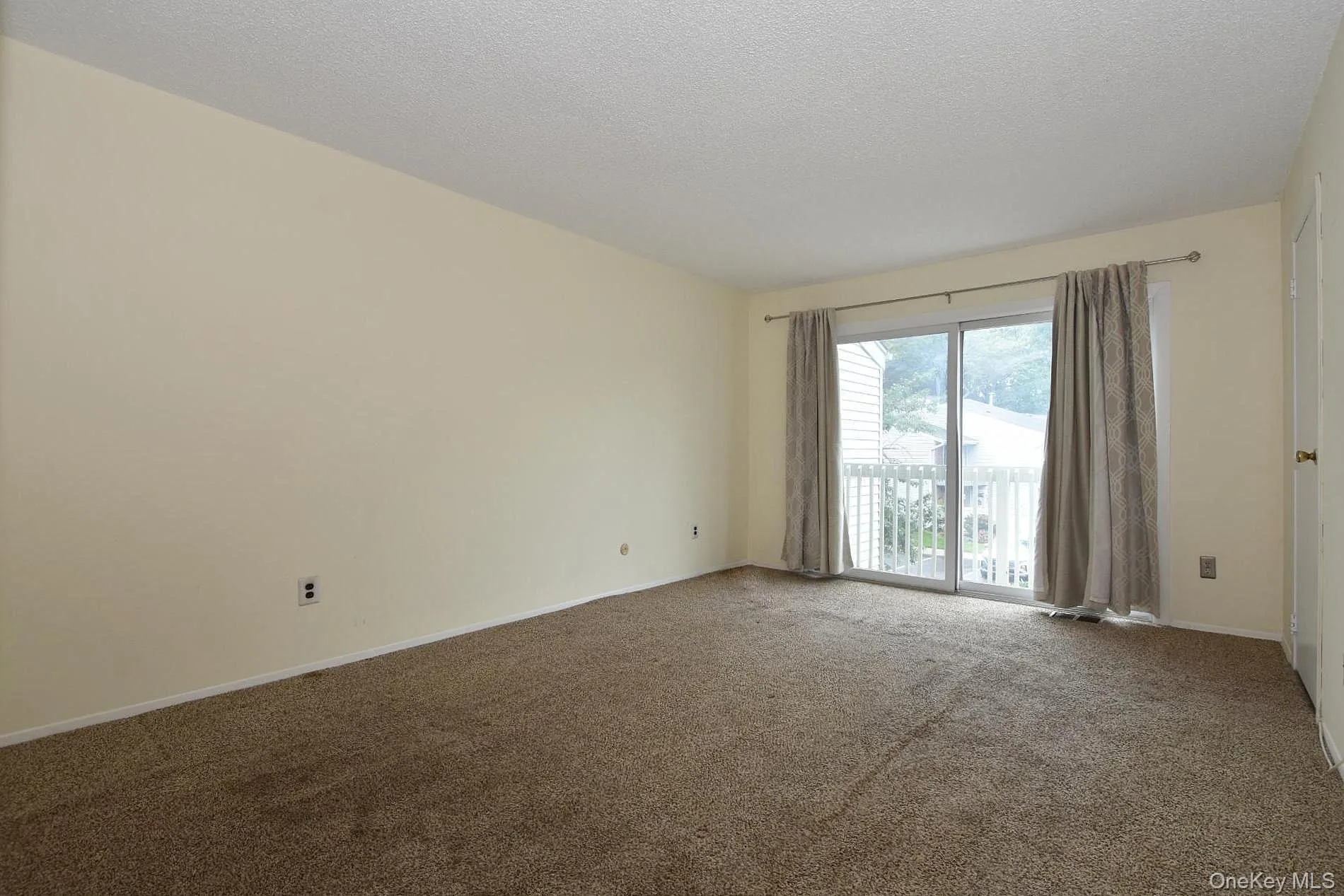 211 Springmeadow Drive, Islip, NY, 2 Bedrooms Bedrooms, 4 Rooms Rooms,1 BathroomBathrooms,Residential,For Rent,Springmeadow,0,1045986 211 Springmeadow Drive, Islip, NY, 2 Bedrooms Bedrooms, 4 Rooms Rooms,1 BathroomBathrooms,Residential,For Rent,Springmeadow,0,1045986