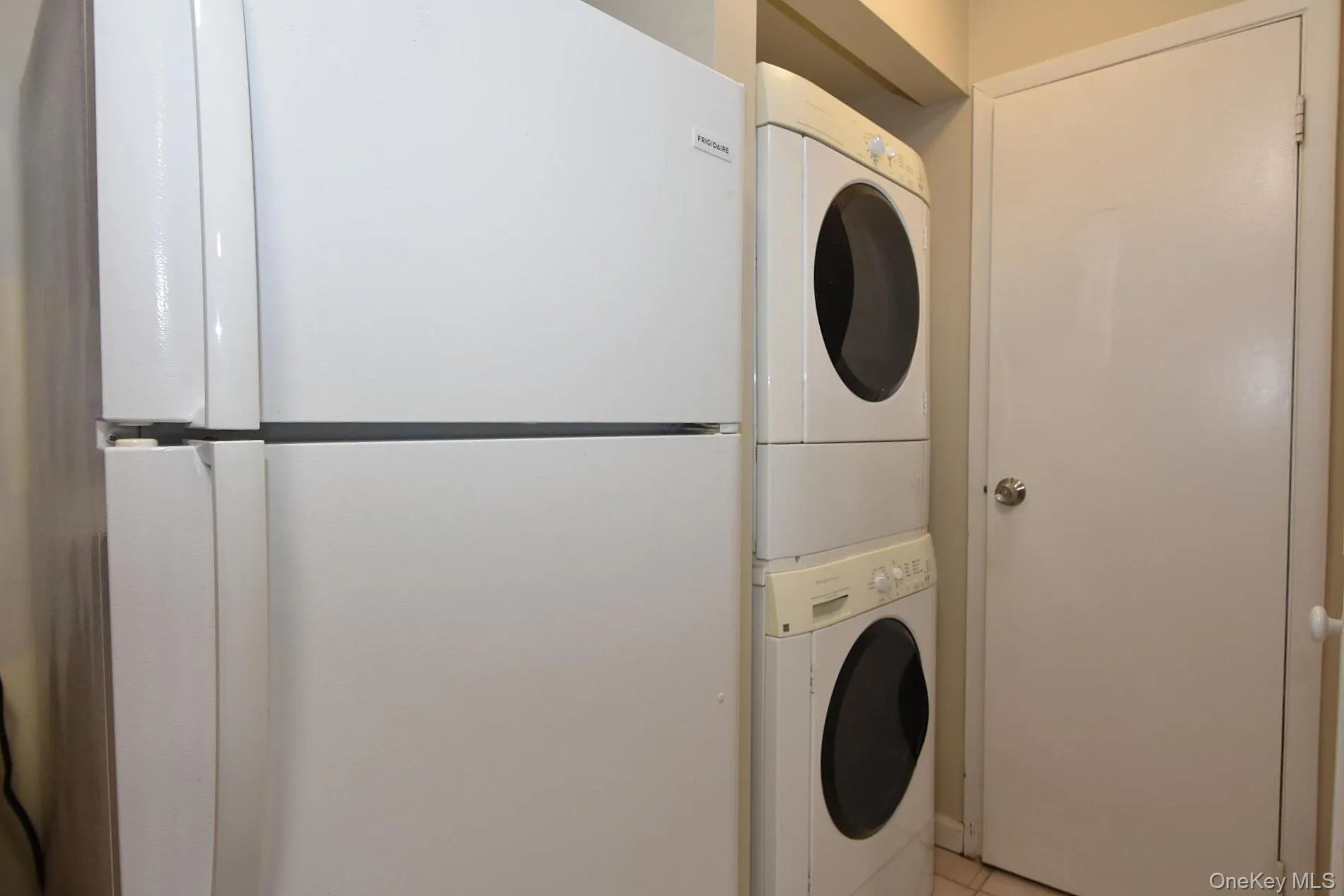 211 Springmeadow Drive, Islip, NY, 2 Bedrooms Bedrooms, 4 Rooms Rooms,1 BathroomBathrooms,Residential,For Rent,Springmeadow,0,1045986 211 Springmeadow Drive, Islip, NY, 2 Bedrooms Bedrooms, 4 Rooms Rooms,1 BathroomBathrooms,Residential,For Rent,Springmeadow,0,1045986