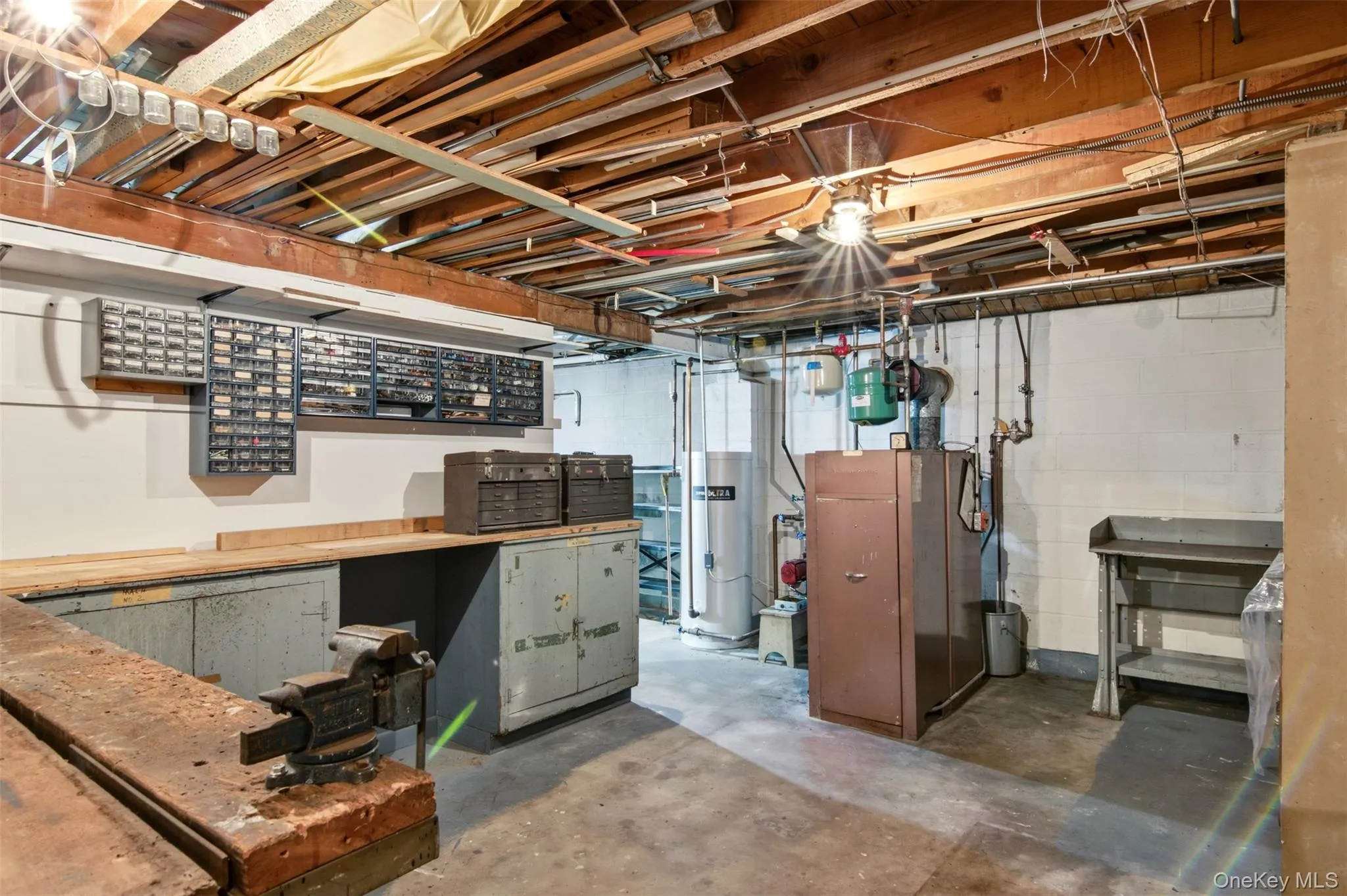 Workbench and utility area. Workbench and utility area.
