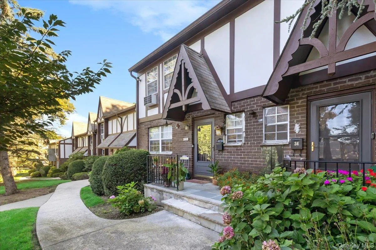 36 Yorkshire Drive, Ramapo, NY, 3 Bedrooms Bedrooms, 6 Rooms Rooms,2 BathroomsBathrooms,Residential,For Rent,Yorkshire,0,1045988 36 Yorkshire Drive, Ramapo, NY, 3 Bedrooms Bedrooms, 6 Rooms Rooms,2 BathroomsBathrooms,Residential,For Rent,Yorkshire,0,1045988