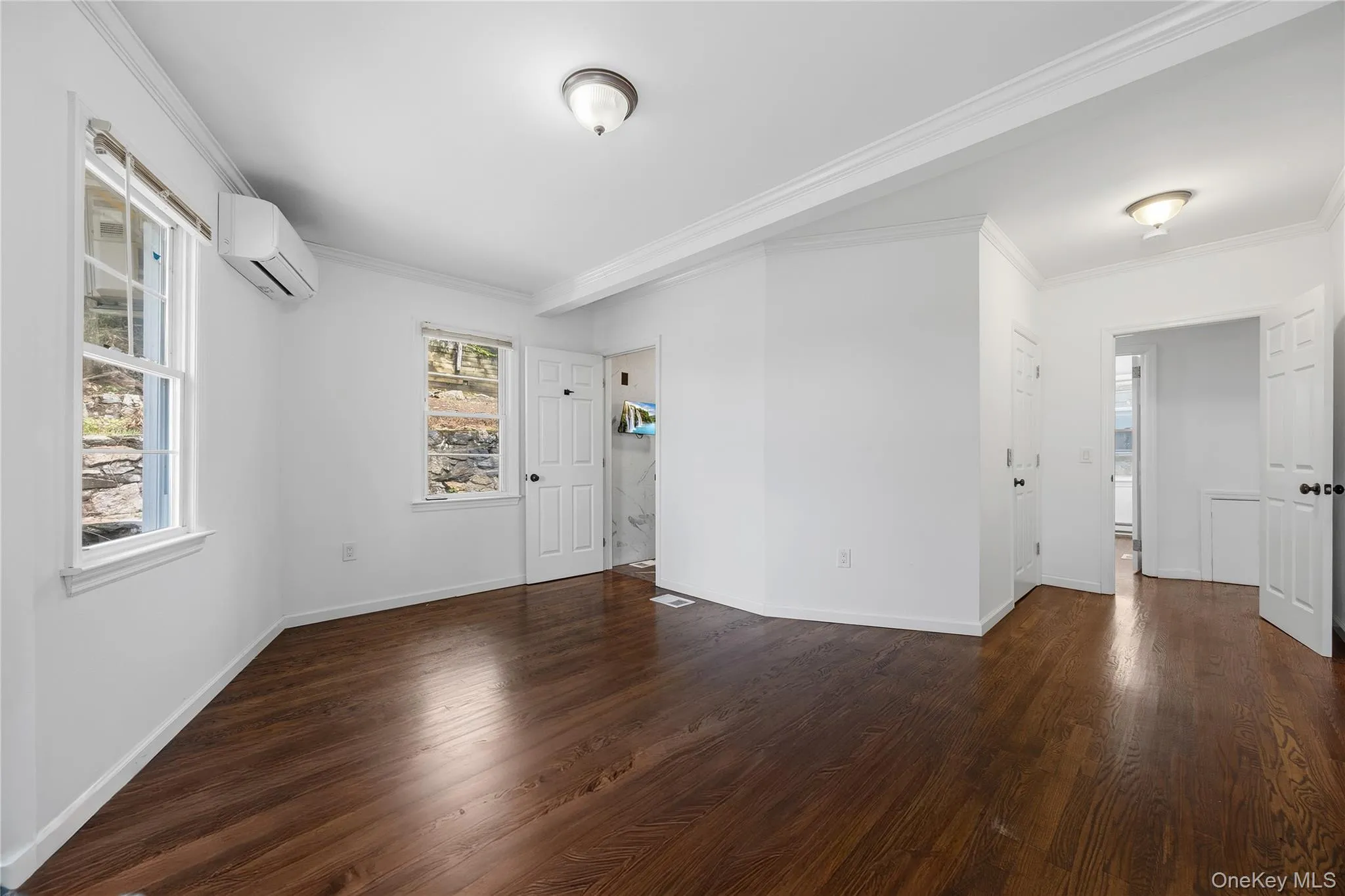 With walk-in closet With walk-in closet
