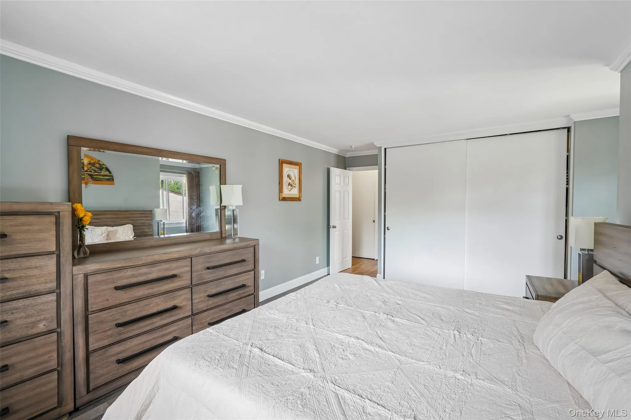 Crown molding details Crown molding details