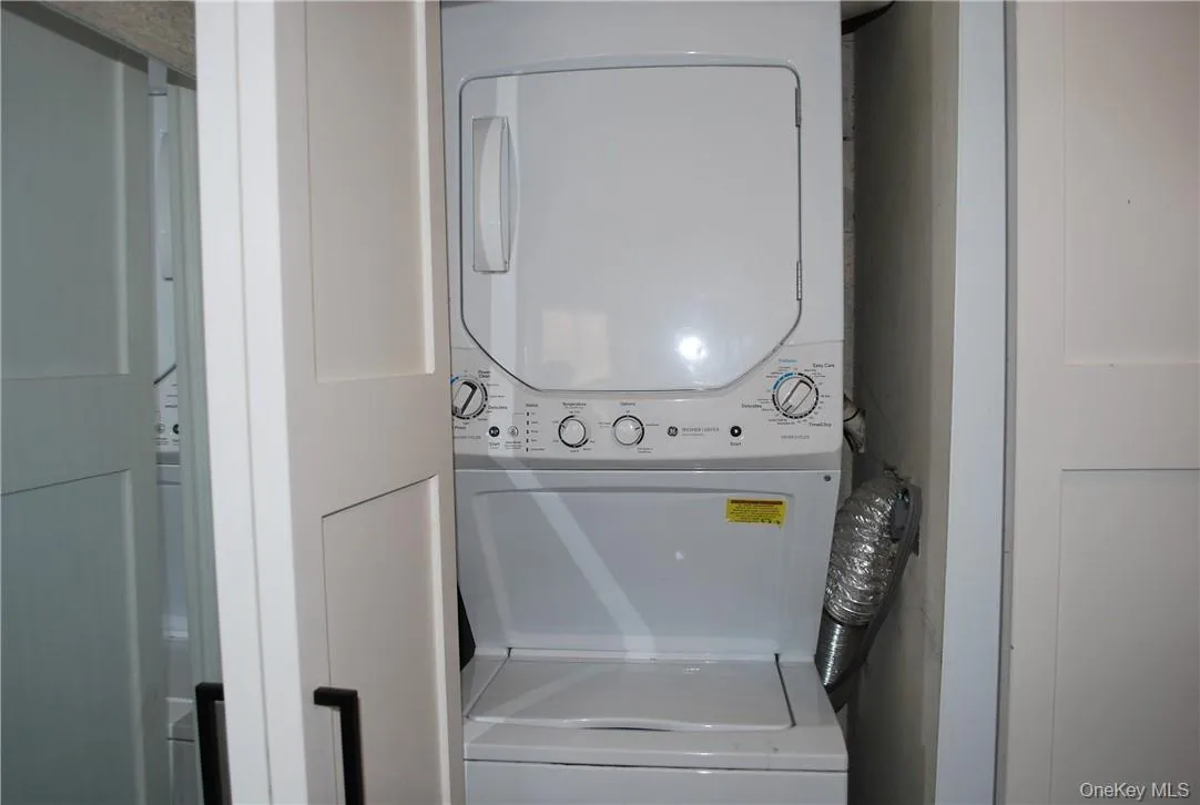 72 The Rise, Warwick (town), NY, 2 Bedrooms Bedrooms, 5 Rooms Rooms,1 BathroomBathrooms,Residential Lease,For Rent,The Rise,0,1046009 72 The Rise, Warwick (town), NY, 2 Bedrooms Bedrooms, 5 Rooms Rooms,1 BathroomBathrooms,Residential Lease,For Rent,The Rise,0,1046009