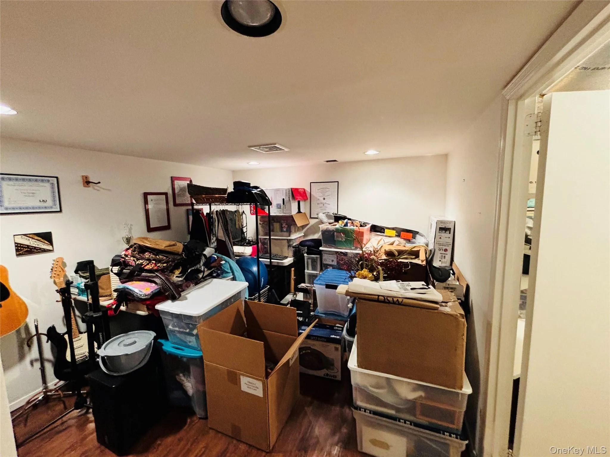 88 The Glen, Oyster Bay, NY, 3 Bedrooms Bedrooms, 8 Rooms Rooms,3 BathroomsBathrooms,Residential Lease,For Rent,The Glen,0,1046016 88 The Glen, Oyster Bay, NY, 3 Bedrooms Bedrooms, 8 Rooms Rooms,3 BathroomsBathrooms,Residential Lease,For Rent,The Glen,0,1046016