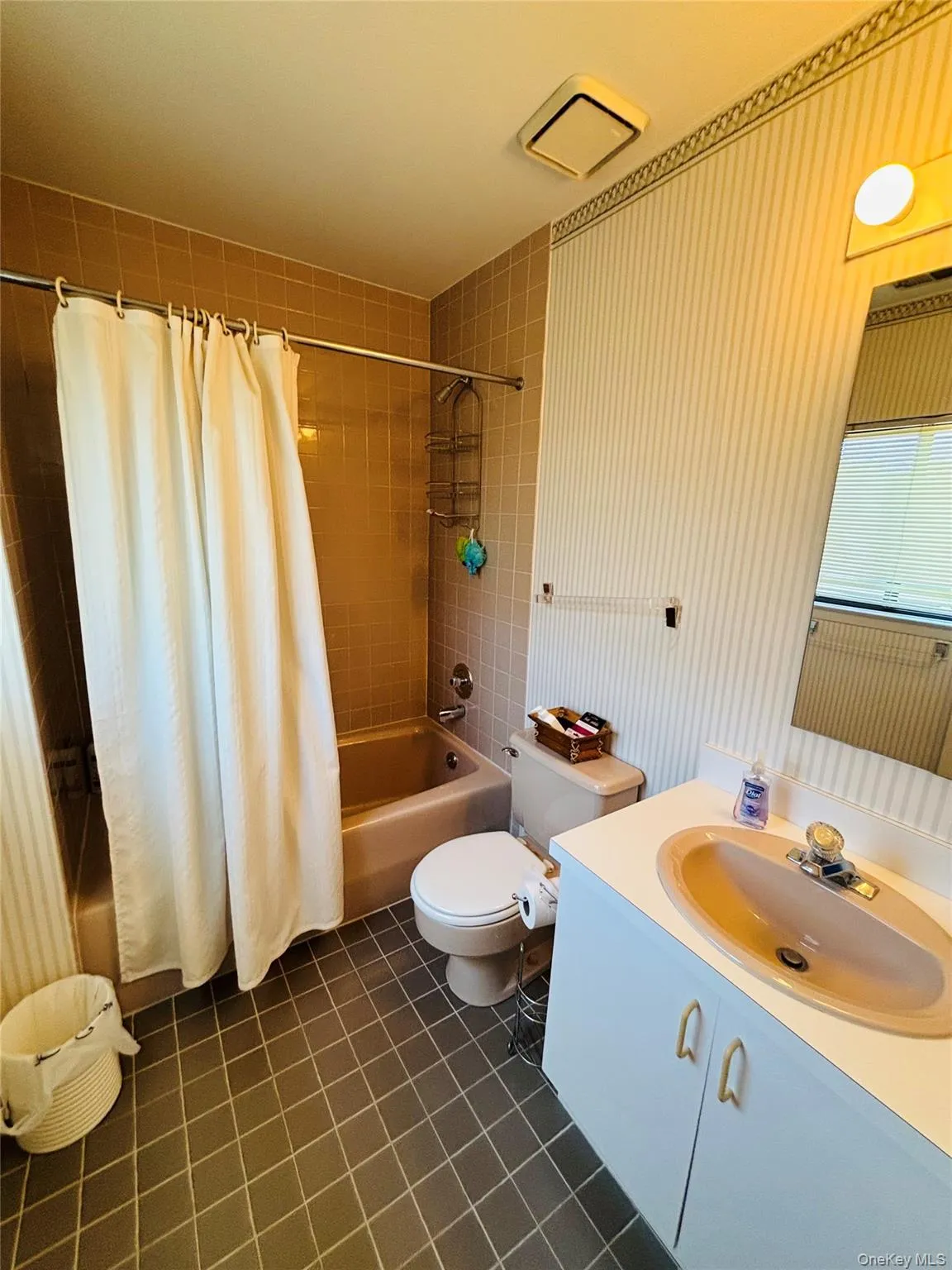 88 The Glen, Oyster Bay, NY, 3 Bedrooms Bedrooms, 8 Rooms Rooms,3 BathroomsBathrooms,Residential Lease,For Rent,The Glen,0,1046016 88 The Glen, Oyster Bay, NY, 3 Bedrooms Bedrooms, 8 Rooms Rooms,3 BathroomsBathrooms,Residential Lease,For Rent,The Glen,0,1046016