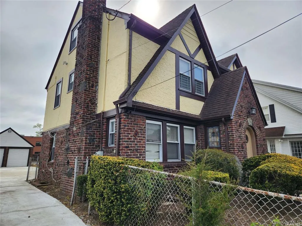 21 Nassau Place, Hempstead, NY, 6 Bedrooms Bedrooms, 10 Rooms Rooms,3 BathroomsBathrooms,Residential Lease,For Rent,Nassau,0,1046030 21 Nassau Place, Hempstead, NY, 6 Bedrooms Bedrooms, 10 Rooms Rooms,3 BathroomsBathrooms,Residential Lease,For Rent,Nassau,0,1046030