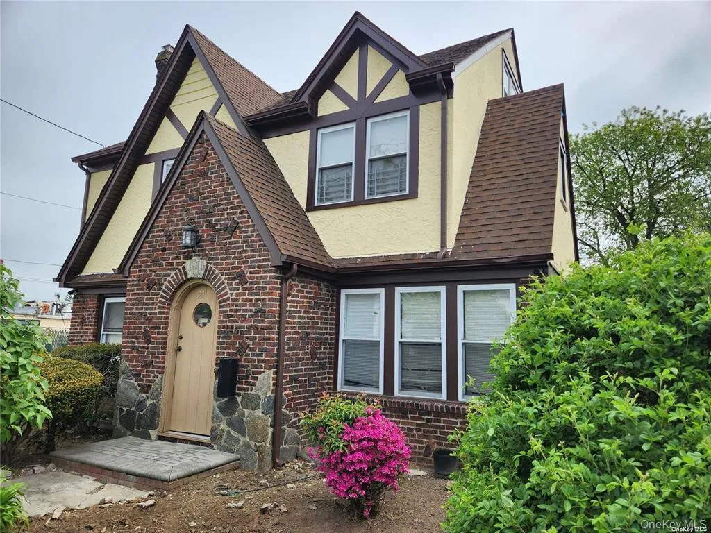 21 Nassau Place, Hempstead, NY, 6 Bedrooms Bedrooms, 10 Rooms Rooms,3 BathroomsBathrooms,Residential Lease,For Rent,Nassau,0,1046030 21 Nassau Place, Hempstead, NY, 6 Bedrooms Bedrooms, 10 Rooms Rooms,3 BathroomsBathrooms,Residential Lease,For Rent,Nassau,0,1046030