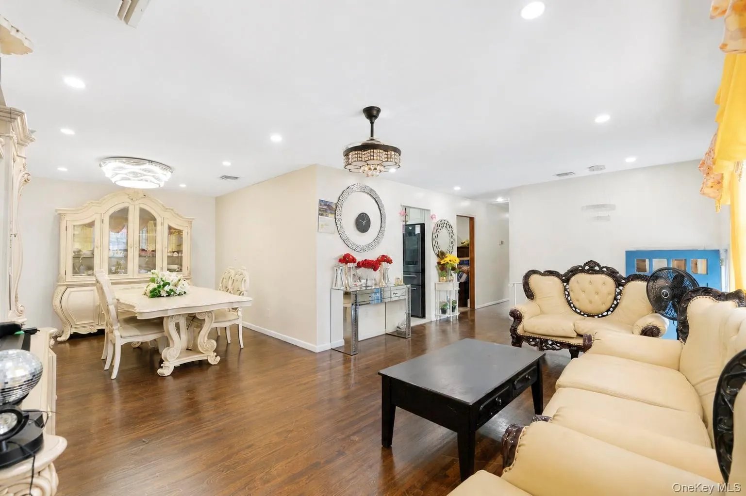12 Hilton Court, Oyster Bay, NY, 4 Bedrooms Bedrooms, 7 Rooms Rooms,3 BathroomsBathrooms,Residential,For Rent,Hilton,0,1046035 12 Hilton Court, Oyster Bay, NY, 4 Bedrooms Bedrooms, 7 Rooms Rooms,3 BathroomsBathrooms,Residential,For Rent,Hilton,0,1046035