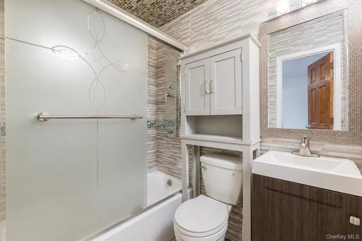 12 Hilton Court, Oyster Bay, NY, 4 Bedrooms Bedrooms, 7 Rooms Rooms,3 BathroomsBathrooms,Residential,For Rent,Hilton,0,1046035 12 Hilton Court, Oyster Bay, NY, 4 Bedrooms Bedrooms, 7 Rooms Rooms,3 BathroomsBathrooms,Residential,For Rent,Hilton,0,1046035