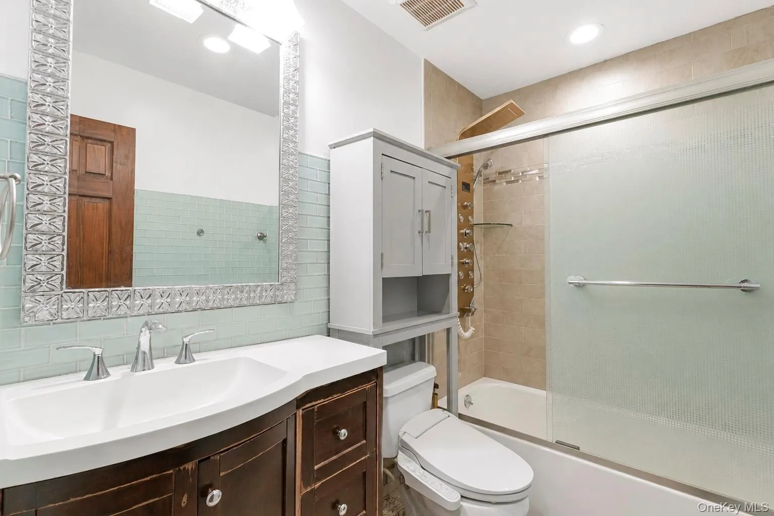 12 Hilton Court, Oyster Bay, NY, 4 Bedrooms Bedrooms, 7 Rooms Rooms,3 BathroomsBathrooms,Residential,For Rent,Hilton,0,1046035 12 Hilton Court, Oyster Bay, NY, 4 Bedrooms Bedrooms, 7 Rooms Rooms,3 BathroomsBathrooms,Residential,For Rent,Hilton,0,1046035