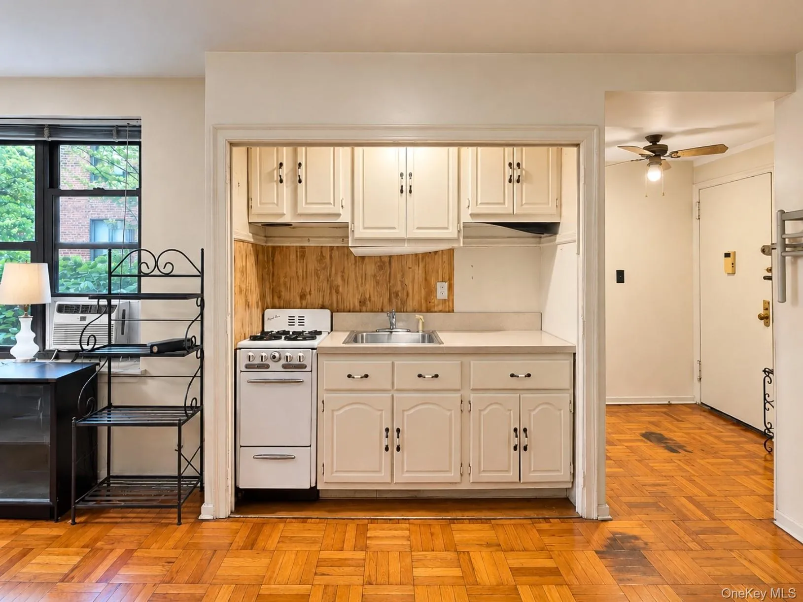 71 Grace Avenue, North Hempstead, NY, 1 Bedroom Bedrooms, 2 Rooms Rooms,1 BathroomBathrooms,Residential,For Rent,Grace,0,1046038 71 Grace Avenue, North Hempstead, NY, 1 Bedroom Bedrooms, 2 Rooms Rooms,1 BathroomBathrooms,Residential,For Rent,Grace,0,1046038