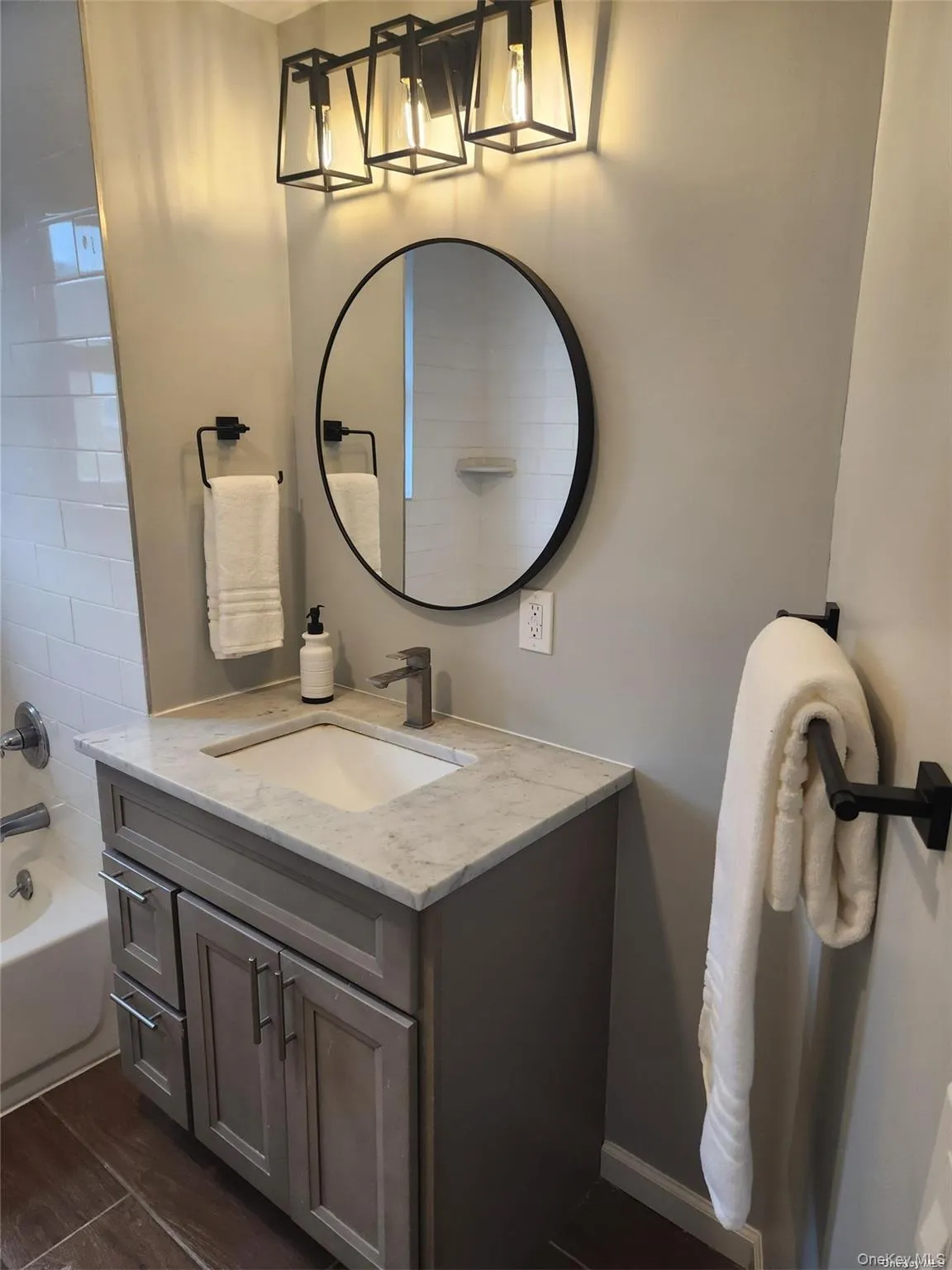 156 Cleveland Avenue, North Hempstead, NY, 1 Bedroom Bedrooms, 4 Rooms Rooms,1 BathroomBathrooms,Residential Lease,For Rent,Cleveland,0,1046043 156 Cleveland Avenue, North Hempstead, NY, 1 Bedroom Bedrooms, 4 Rooms Rooms,1 BathroomBathrooms,Residential Lease,For Rent,Cleveland,0,1046043