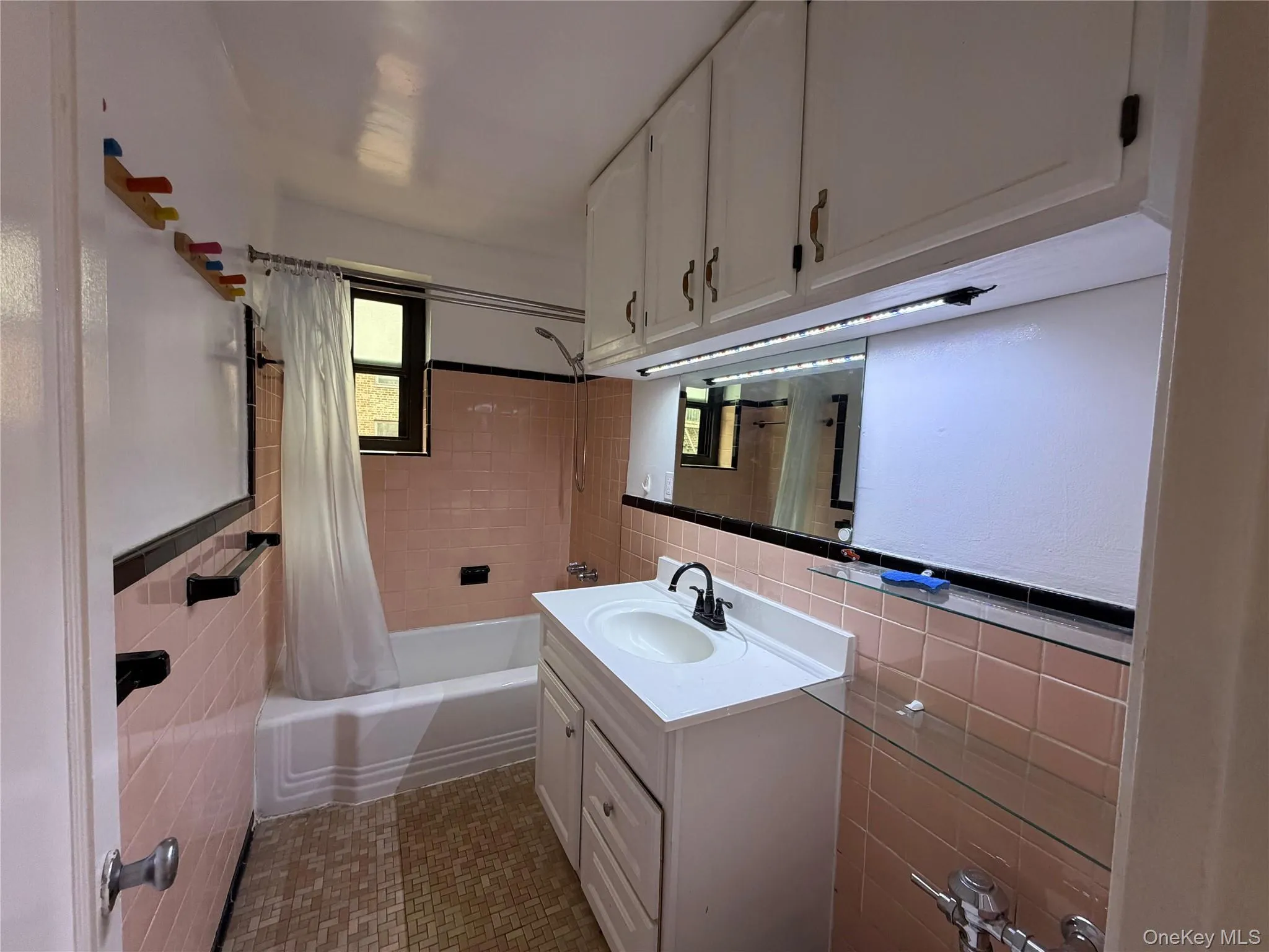 32-43 90th Street, New York, NY, 1 Bedroom Bedrooms, 3 Rooms Rooms,1 BathroomBathrooms,Residential,For Rent,90th,0,1046044 32-43 90th Street, New York, NY, 1 Bedroom Bedrooms, 3 Rooms Rooms,1 BathroomBathrooms,Residential,For Rent,90th,0,1046044