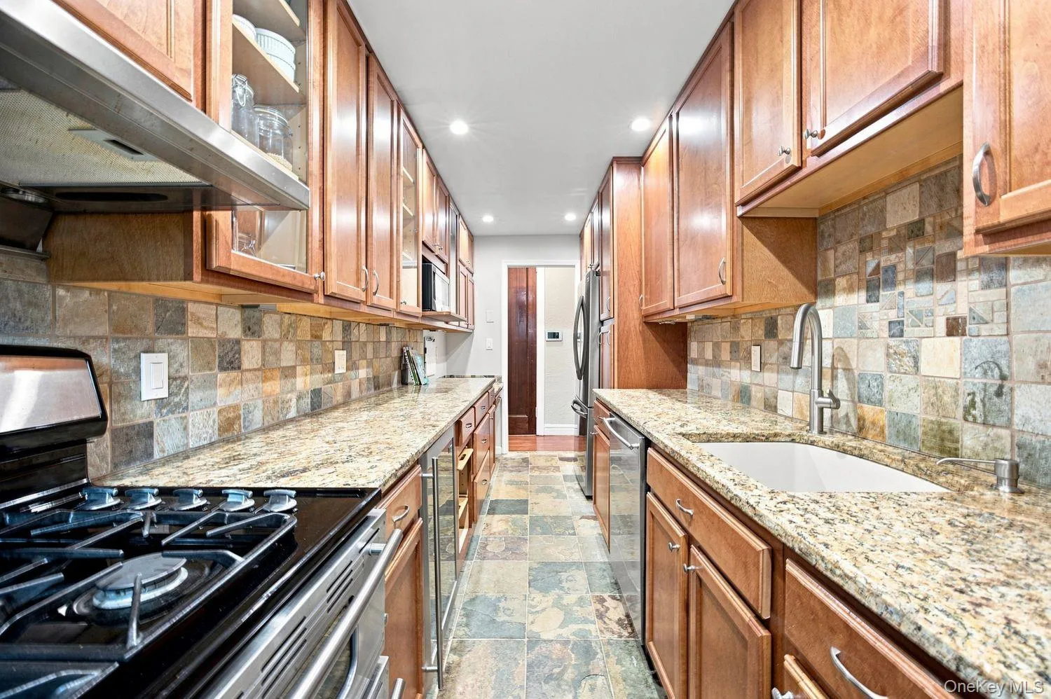 246 Bronxville Road, Yonkers, NY, 2 Bedrooms Bedrooms, 4 Rooms Rooms,1 BathroomBathrooms,Residential,For Rent,Bronxville,0,1046079 246 Bronxville Road, Yonkers, NY, 2 Bedrooms Bedrooms, 4 Rooms Rooms,1 BathroomBathrooms,Residential,For Rent,Bronxville,0,1046079