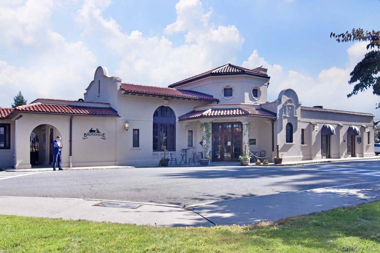 246 Bronxville Road, Yonkers, NY, 2 Bedrooms Bedrooms, 4 Rooms Rooms,1 BathroomBathrooms,Residential,For Rent,Bronxville,0,1046079 246 Bronxville Road, Yonkers, NY, 2 Bedrooms Bedrooms, 4 Rooms Rooms,1 BathroomBathrooms,Residential,For Rent,Bronxville,0,1046079