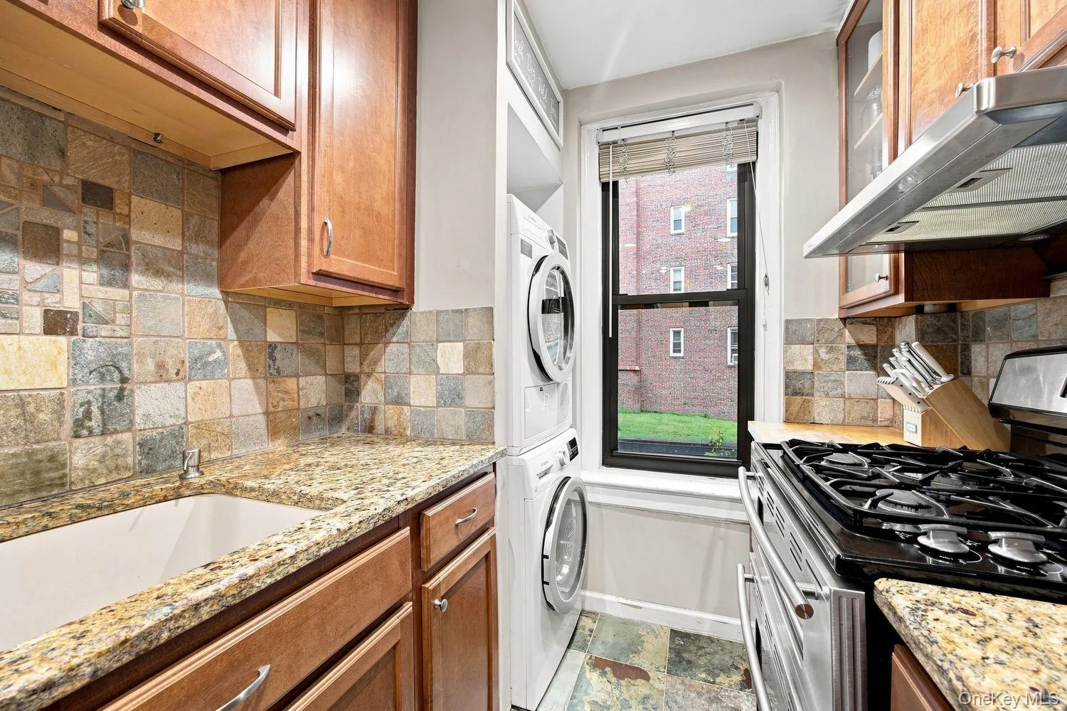 246 Bronxville Road, Yonkers, NY, 2 Bedrooms Bedrooms, 4 Rooms Rooms,1 BathroomBathrooms,Residential,For Rent,Bronxville,0,1046079 246 Bronxville Road, Yonkers, NY, 2 Bedrooms Bedrooms, 4 Rooms Rooms,1 BathroomBathrooms,Residential,For Rent,Bronxville,0,1046079