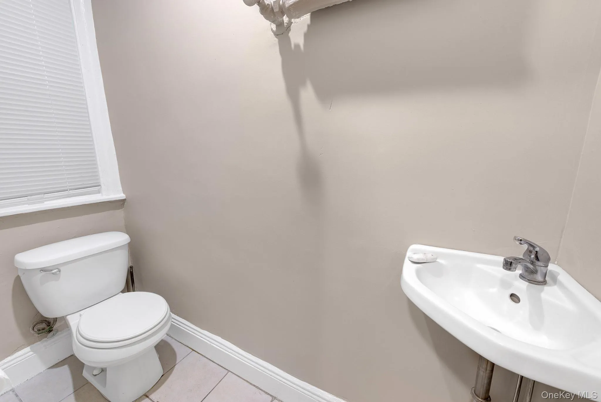 1/2 bathroom on the first floor 1/2 bathroom on the first floor
