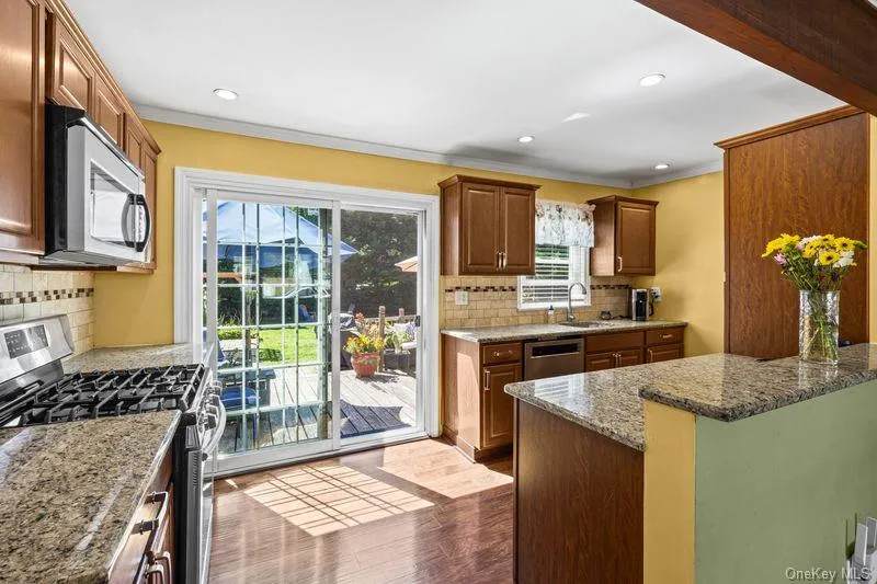 22 Maple Drive, Babylon, NY, 3 Bedrooms Bedrooms, 6 Rooms Rooms,2 BathroomsBathrooms,Residential,For Rent,Maple,0,1046083 22 Maple Drive, Babylon, NY, 3 Bedrooms Bedrooms, 6 Rooms Rooms,2 BathroomsBathrooms,Residential,For Rent,Maple,0,1046083