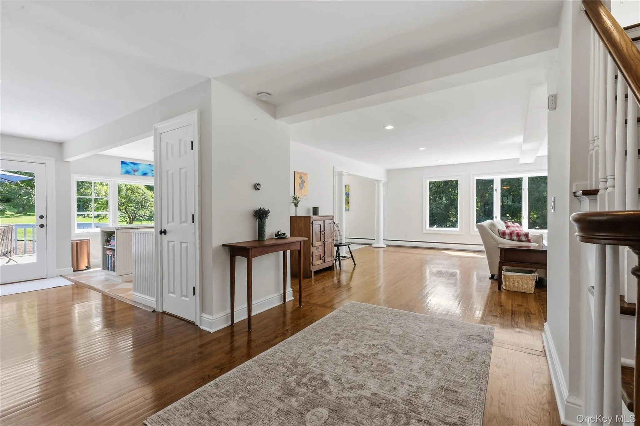 Spectacular entrance hall. Spectacular entrance hall.