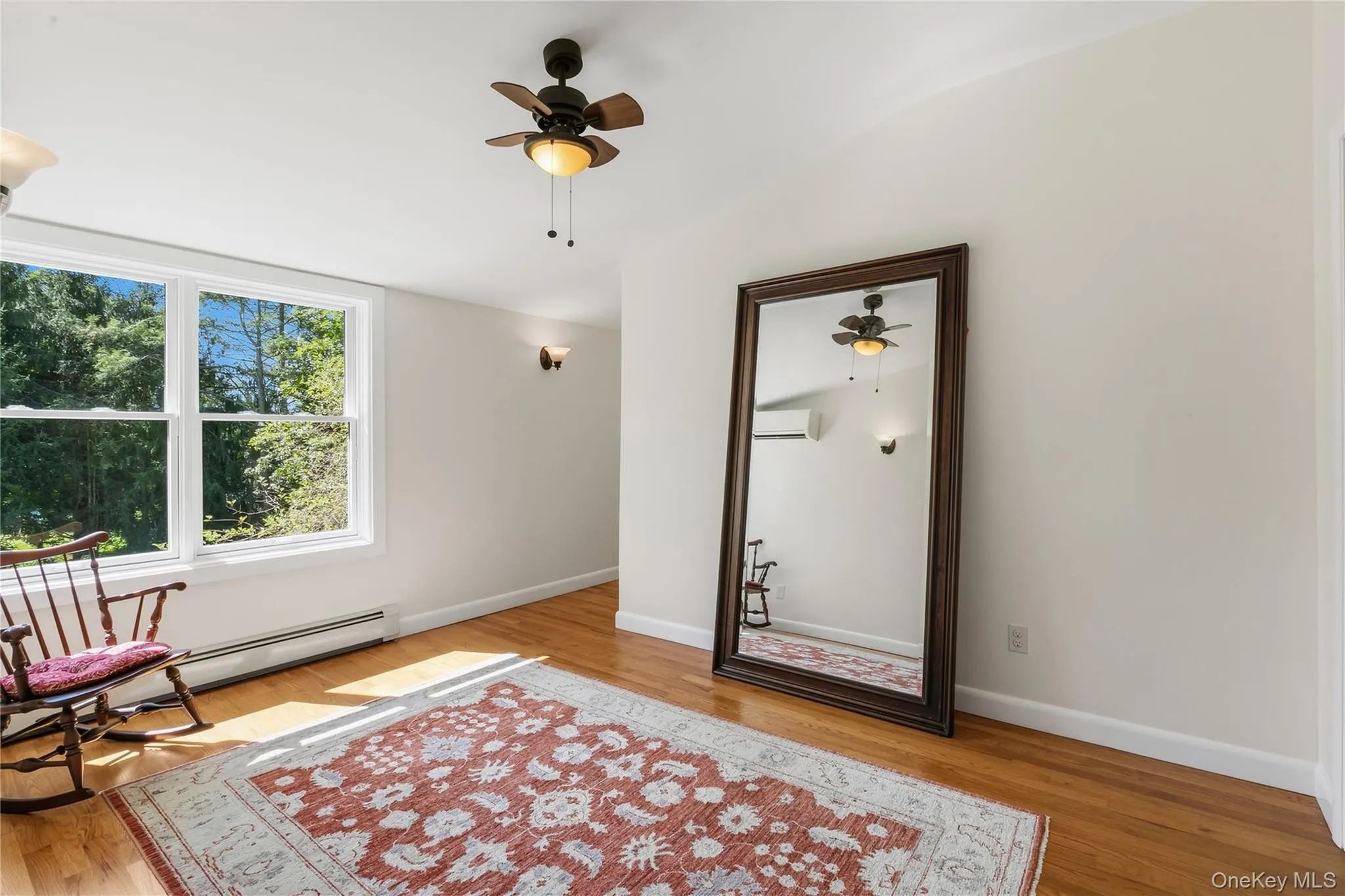 Upstairs landing, large enough for an office. Upstairs landing, large enough for an office.